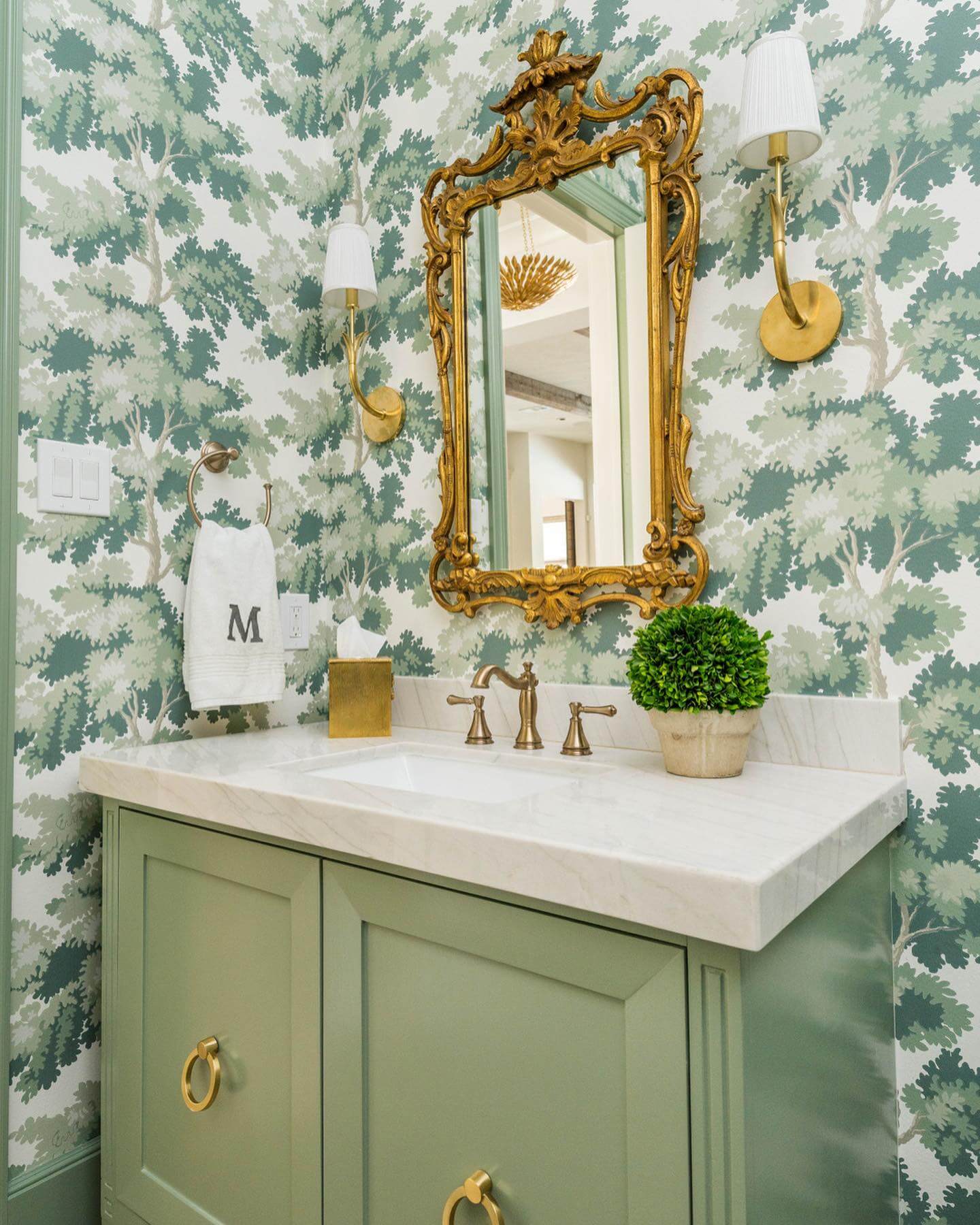 Tree-Patterned Wallpaper Adds Natural Depth to Small Bathrooms