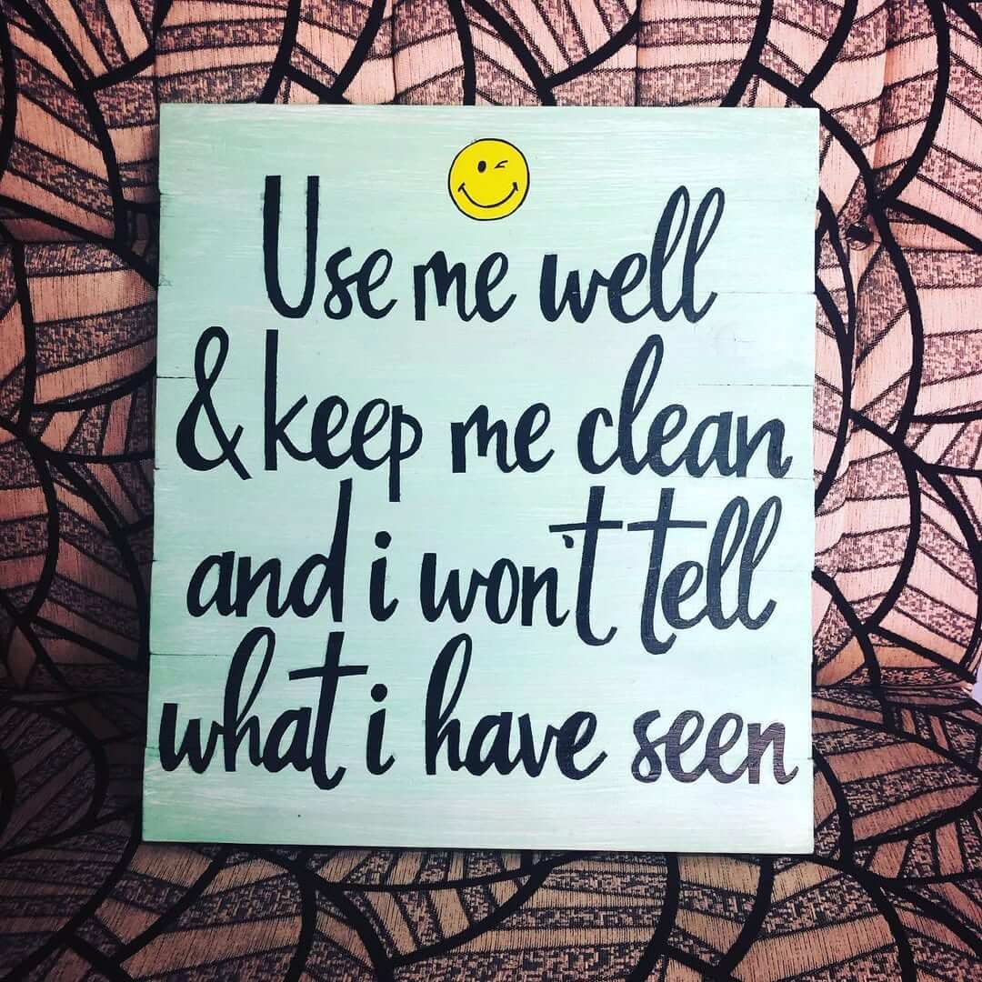 Winking Smiley Sign for a Discreet Vibe