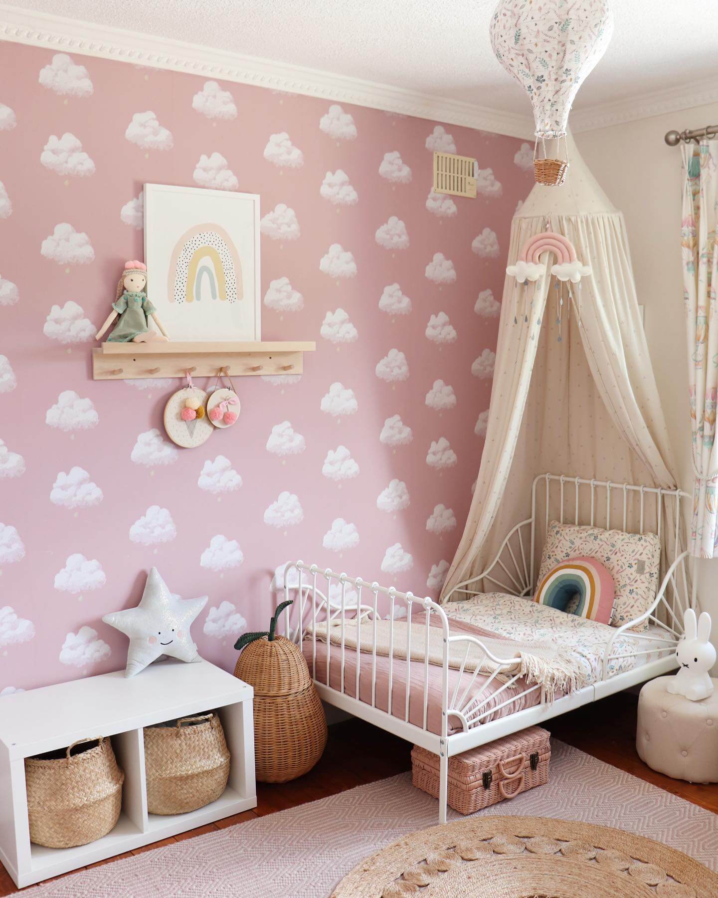 Whimsical Hot Air Balloon Light for Dreamy Decor