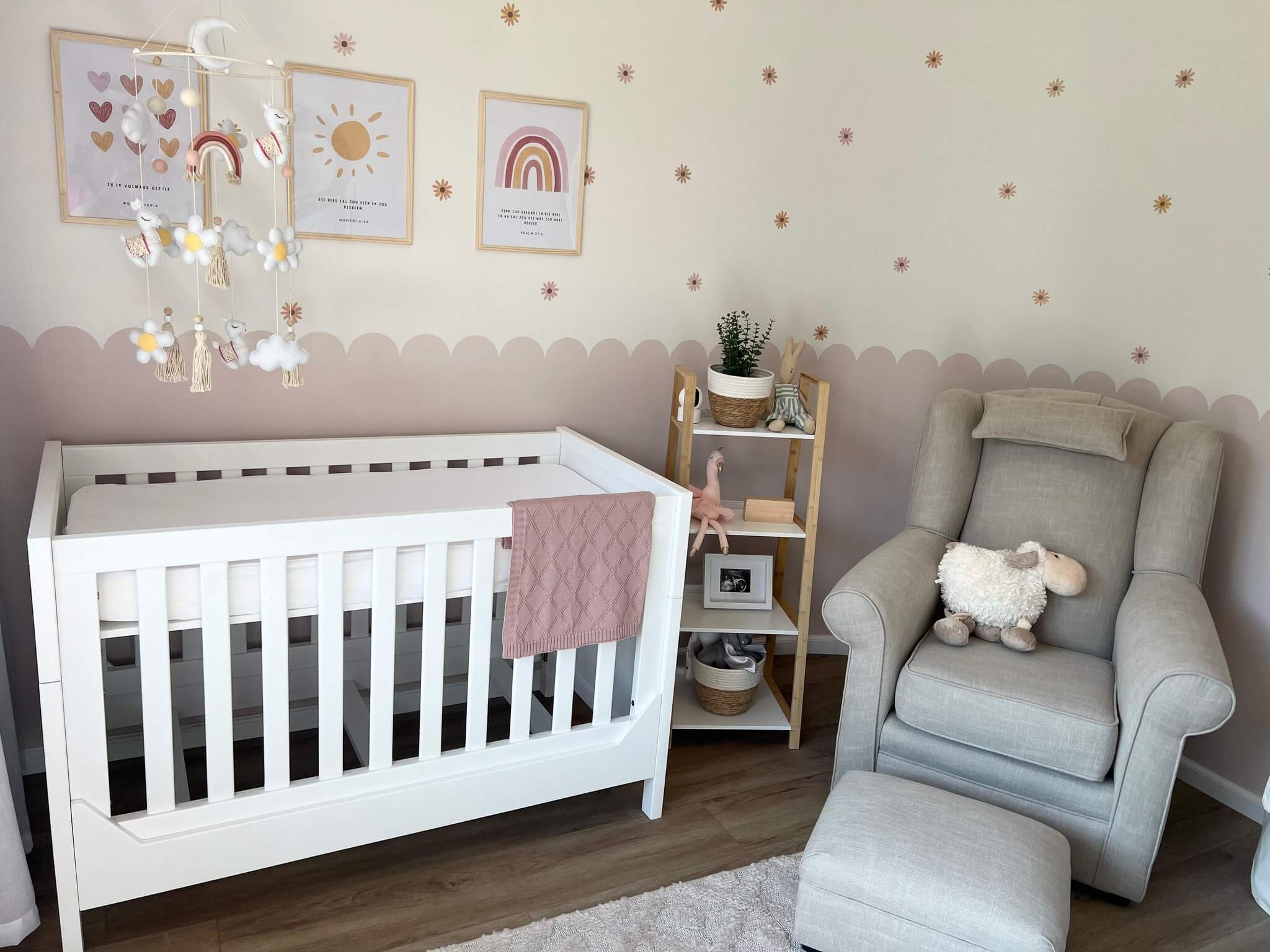 Soften Walls with a Scalloped Border