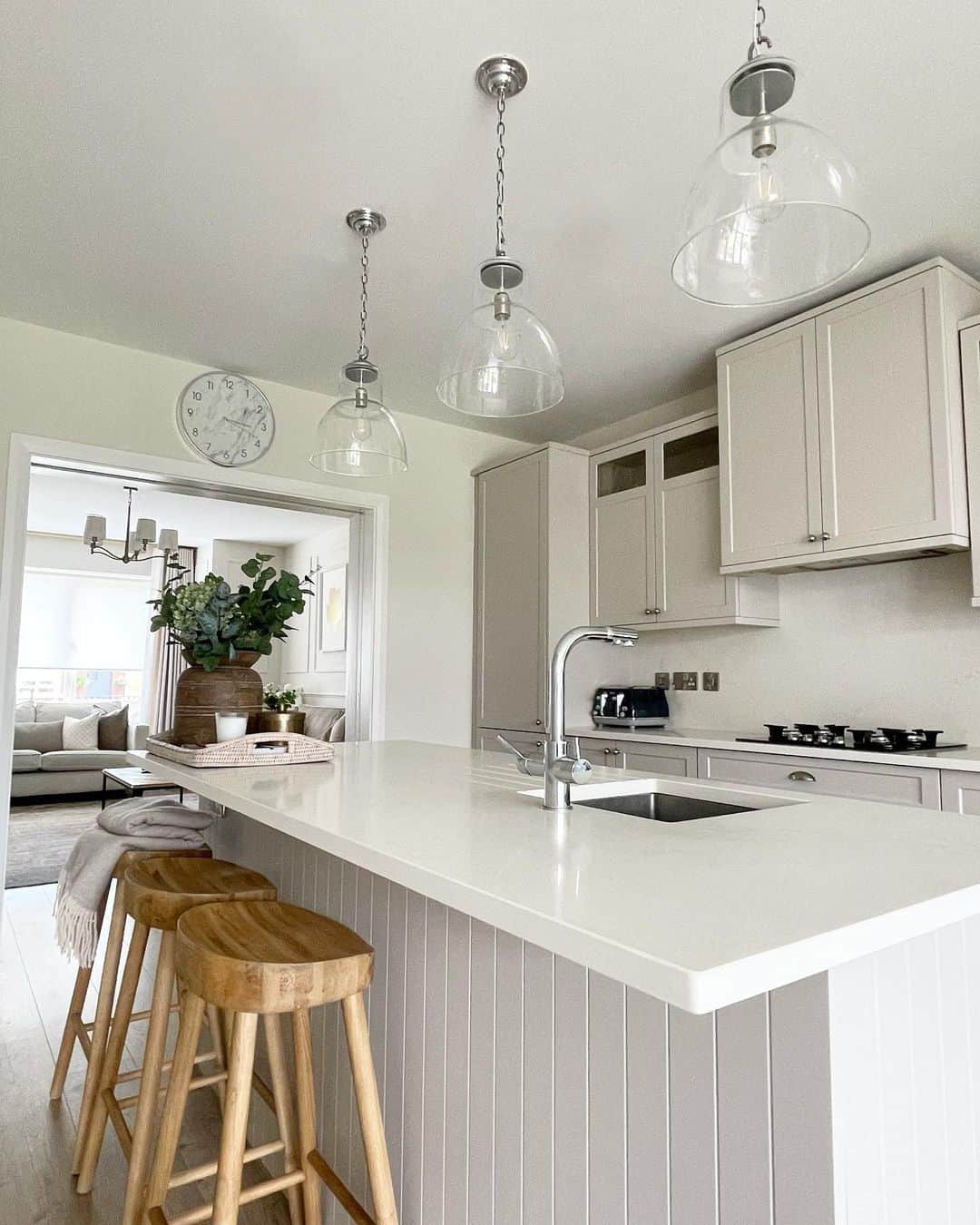 Pendant Lights with Clear Glass Shades Keep the Space Open