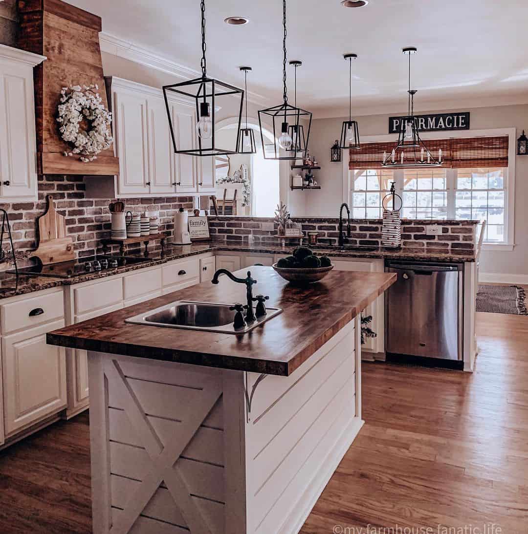 Decorate a Wood Range Hood with a Wreath