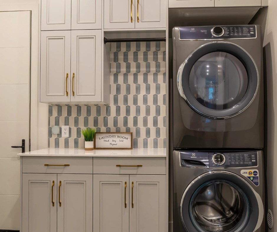 Picket Fence Tile Backsplash Adds a Playful Pattern