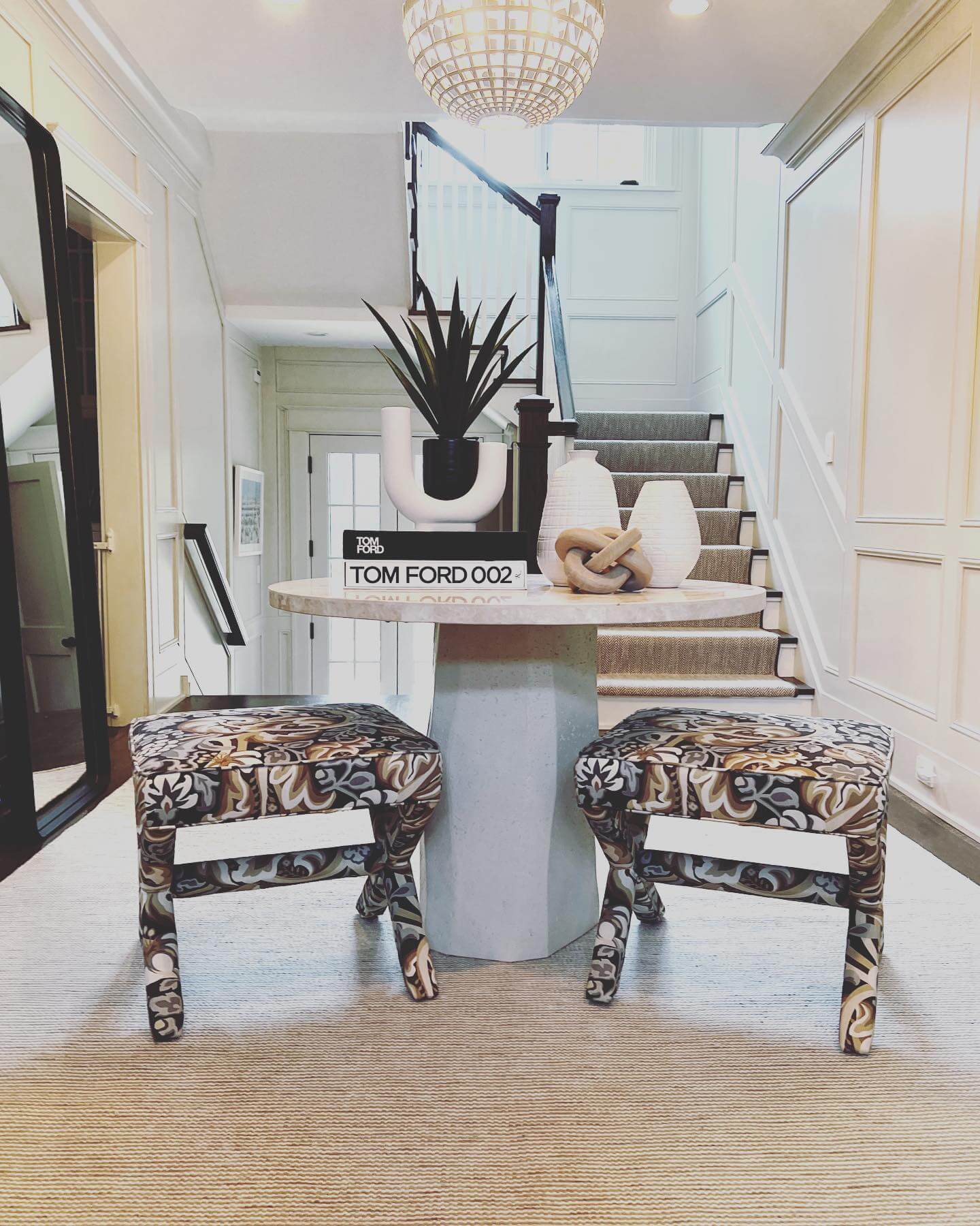 Light Pedestal Table with Geometric Sculptural Decor