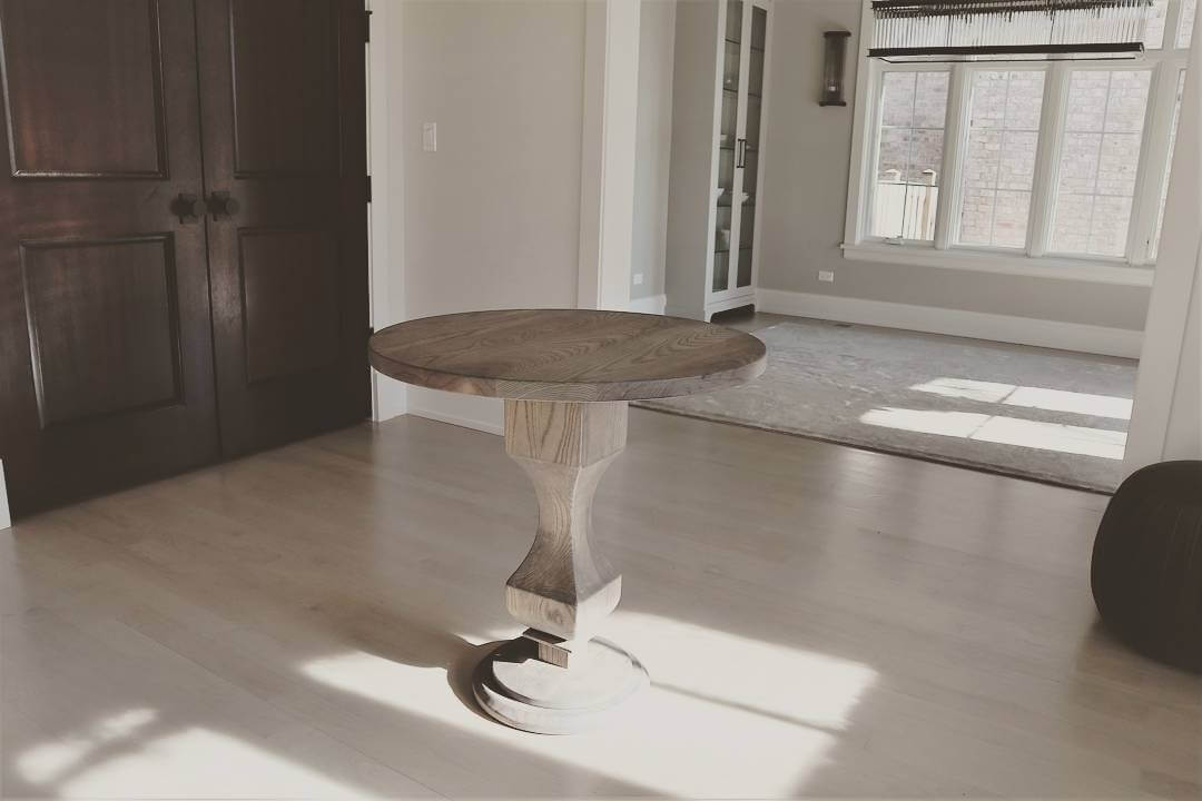 Sculptural Pedestal Table with Distinct Wood Grain