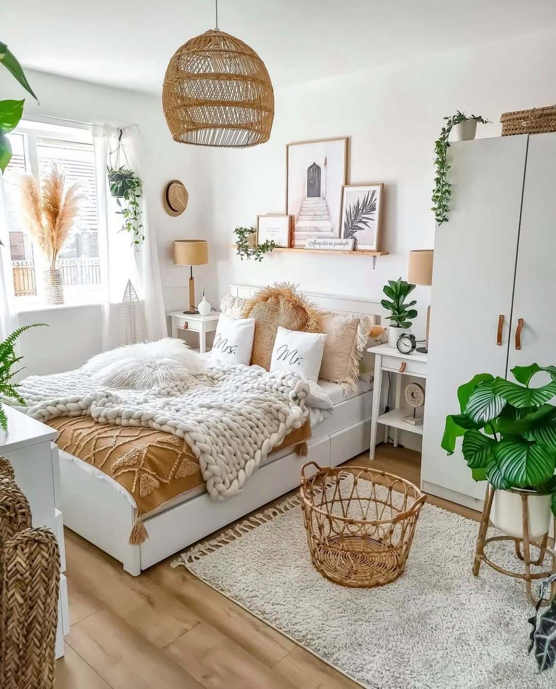 Chunky Knit Throw for Cozy Texture on Layered Bedding