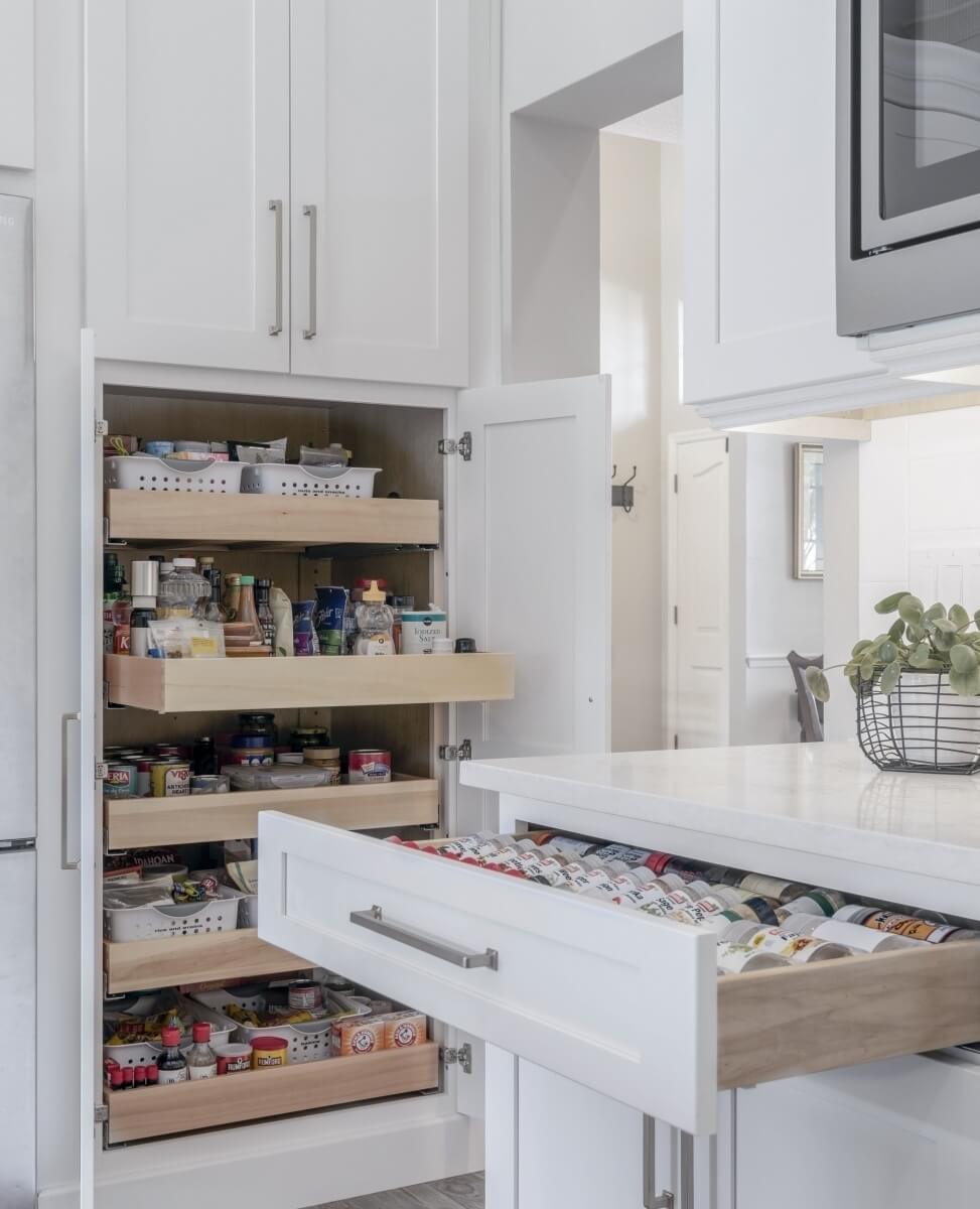 Pull-out Drawers Organize Spices by Type