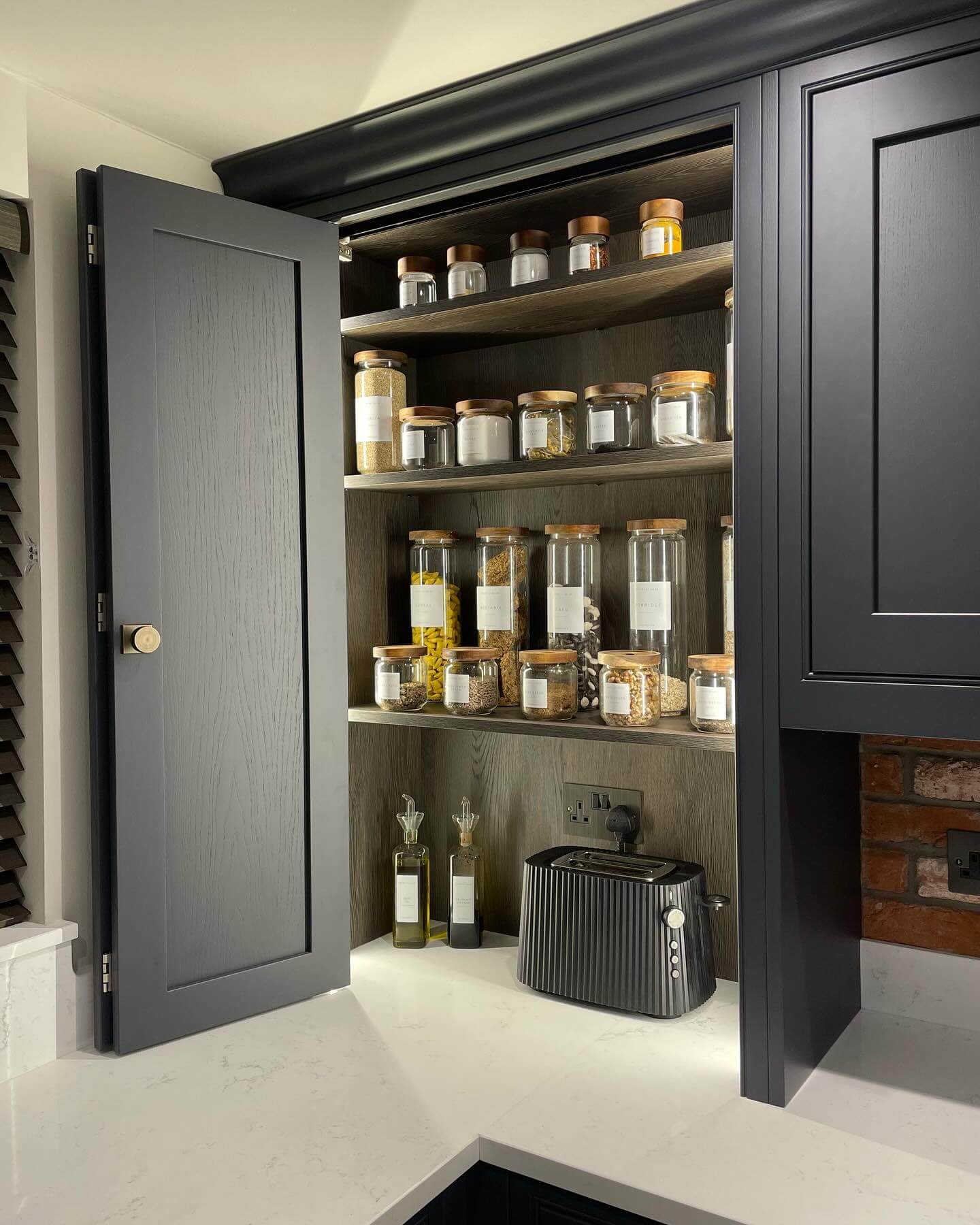 Achieve Uniformity with Glass Jars and Wood Lids
