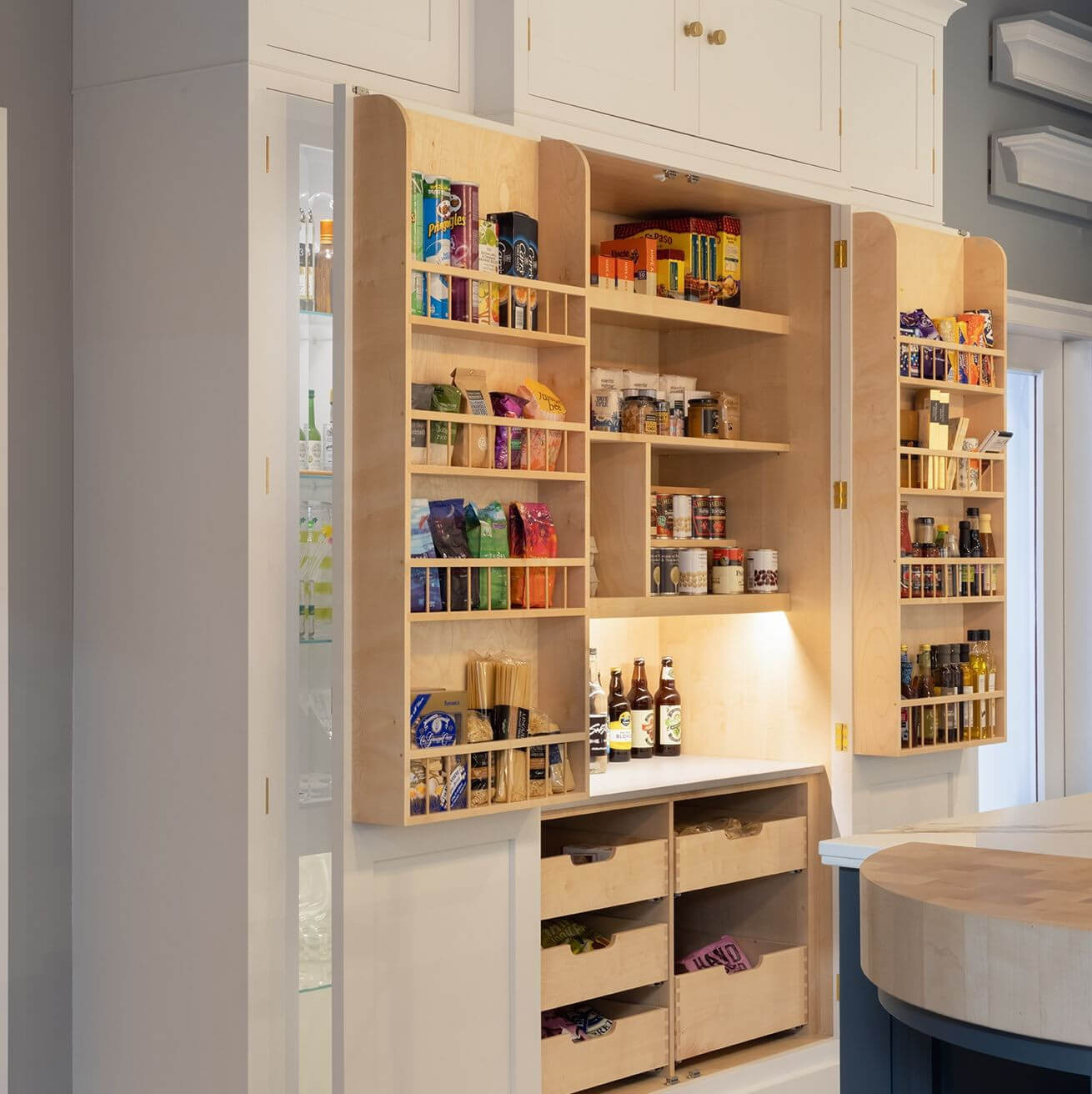 Keep Small Packets Upright with Built-in Dividers