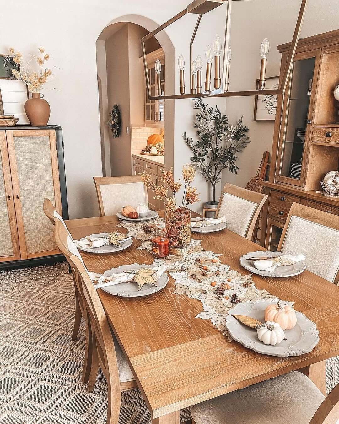 Leaf-Patterned Table Runner Creates a Festive Fall Centerpiece