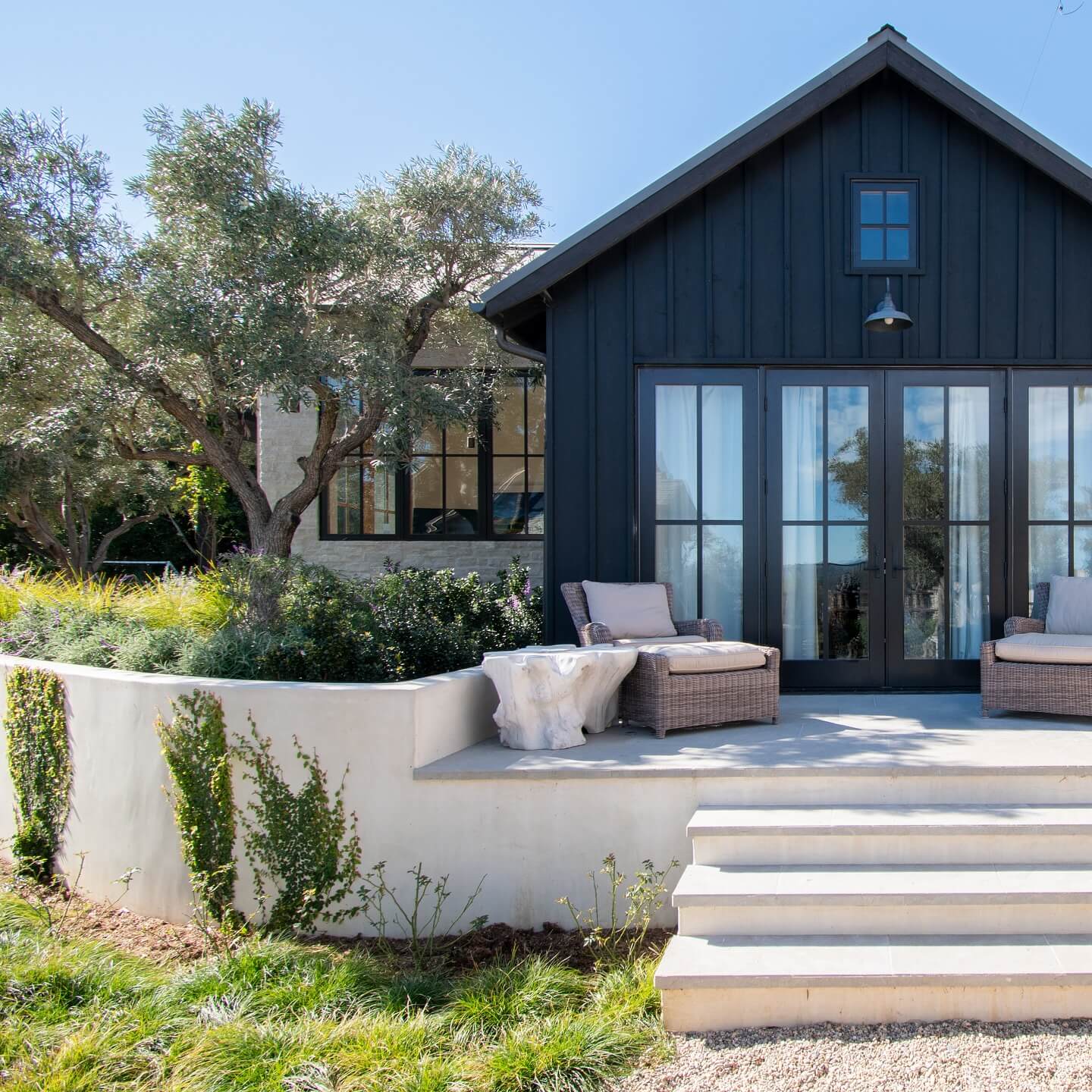 Incorporate Natural Texture with a Stone Retaining Wall