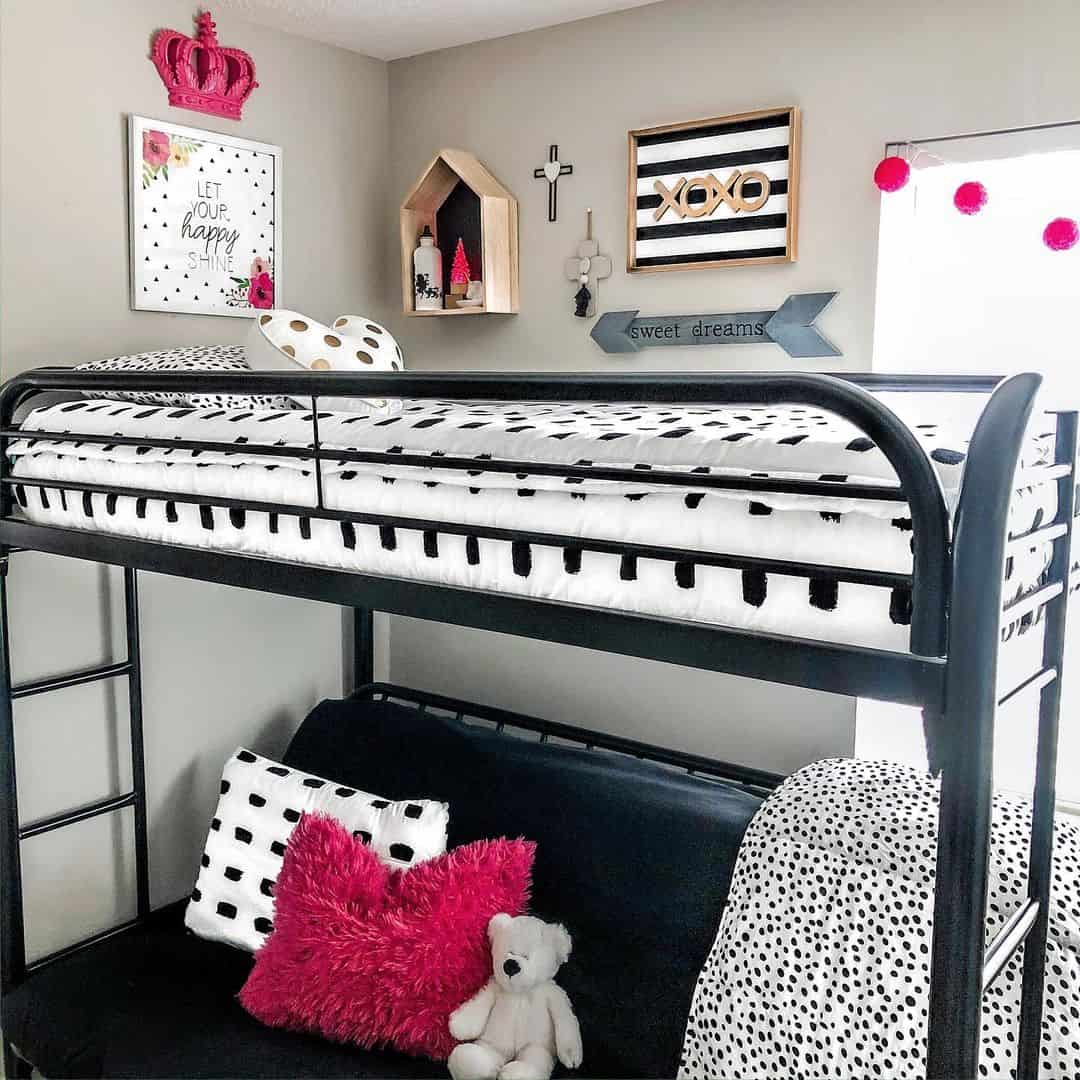 Pink Crown Adds a Royal Touch to a Girl's Bedroom Wall