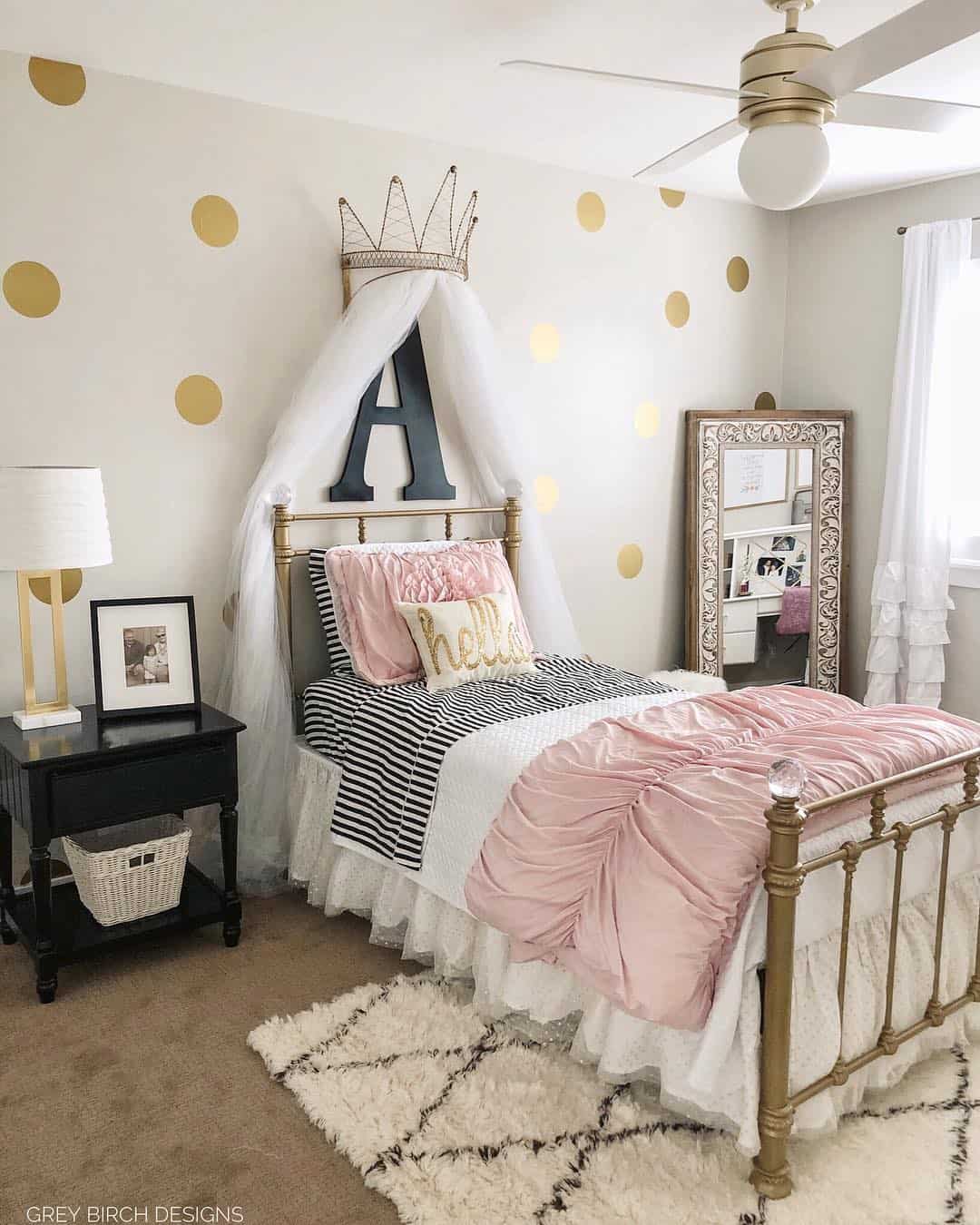 Design a Princess Crown Backdrop with Gold Polka Dots