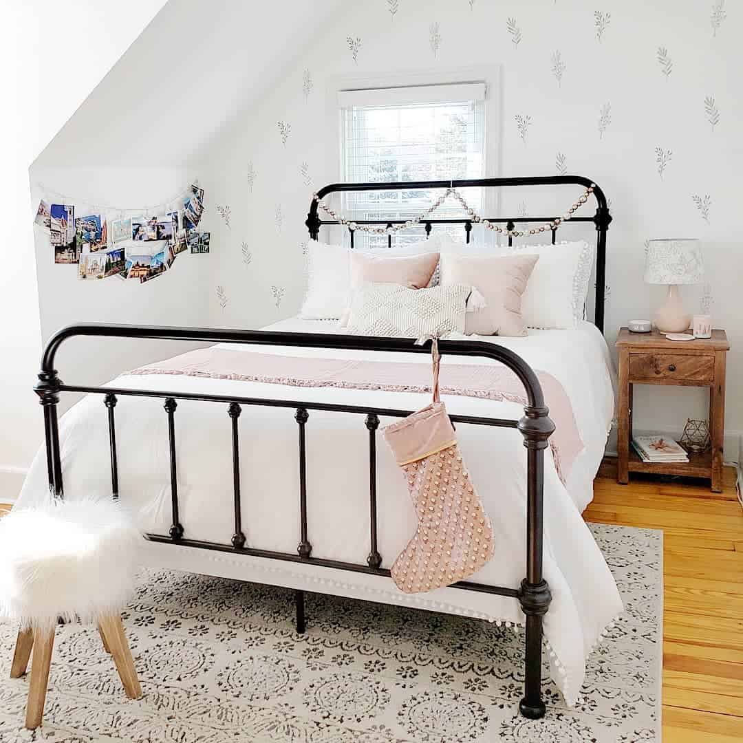 String of Photos Adds a Personal Touch to Sloped Walls