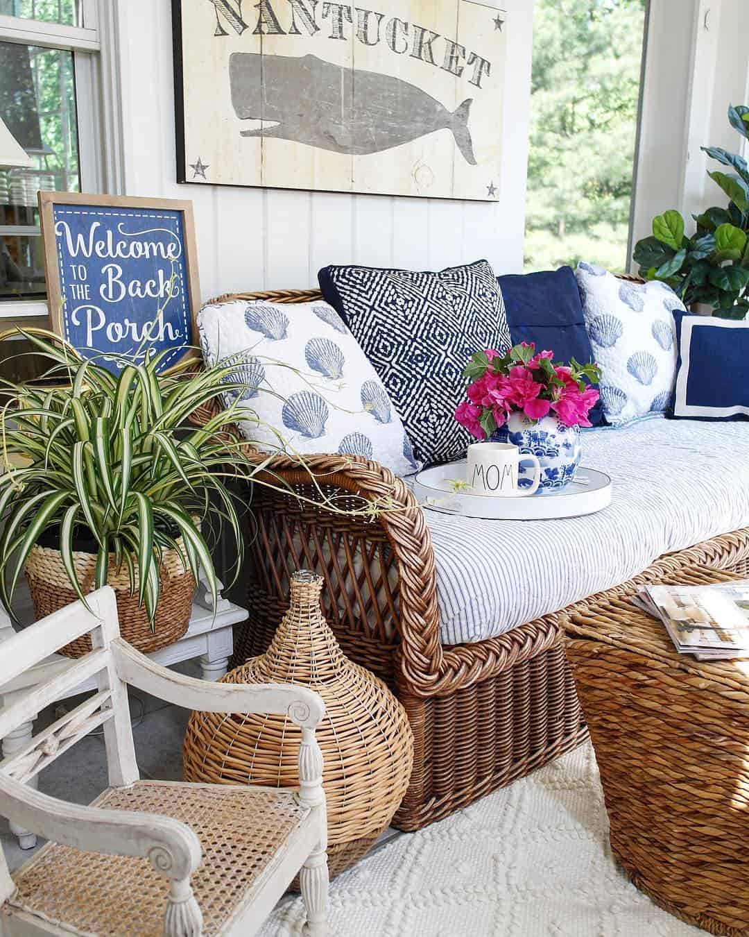 Welcome Sign Sets a Relaxed Porch Tone