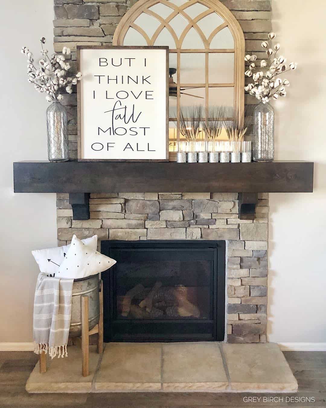 Cozy Season Sentiment with a 'Fall Most Of All' Sign