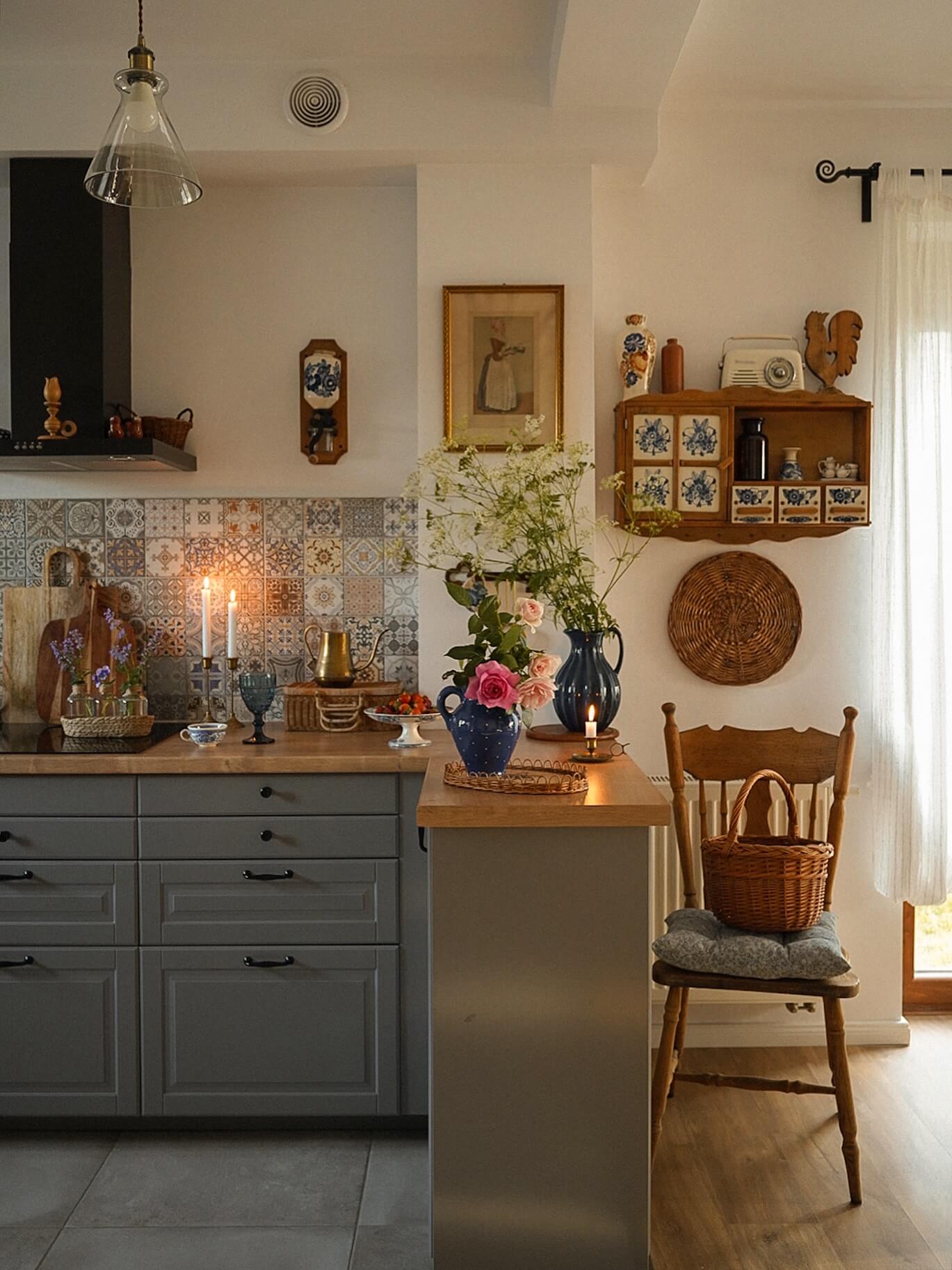 Tiled Backsplash with Patchwork Patterns