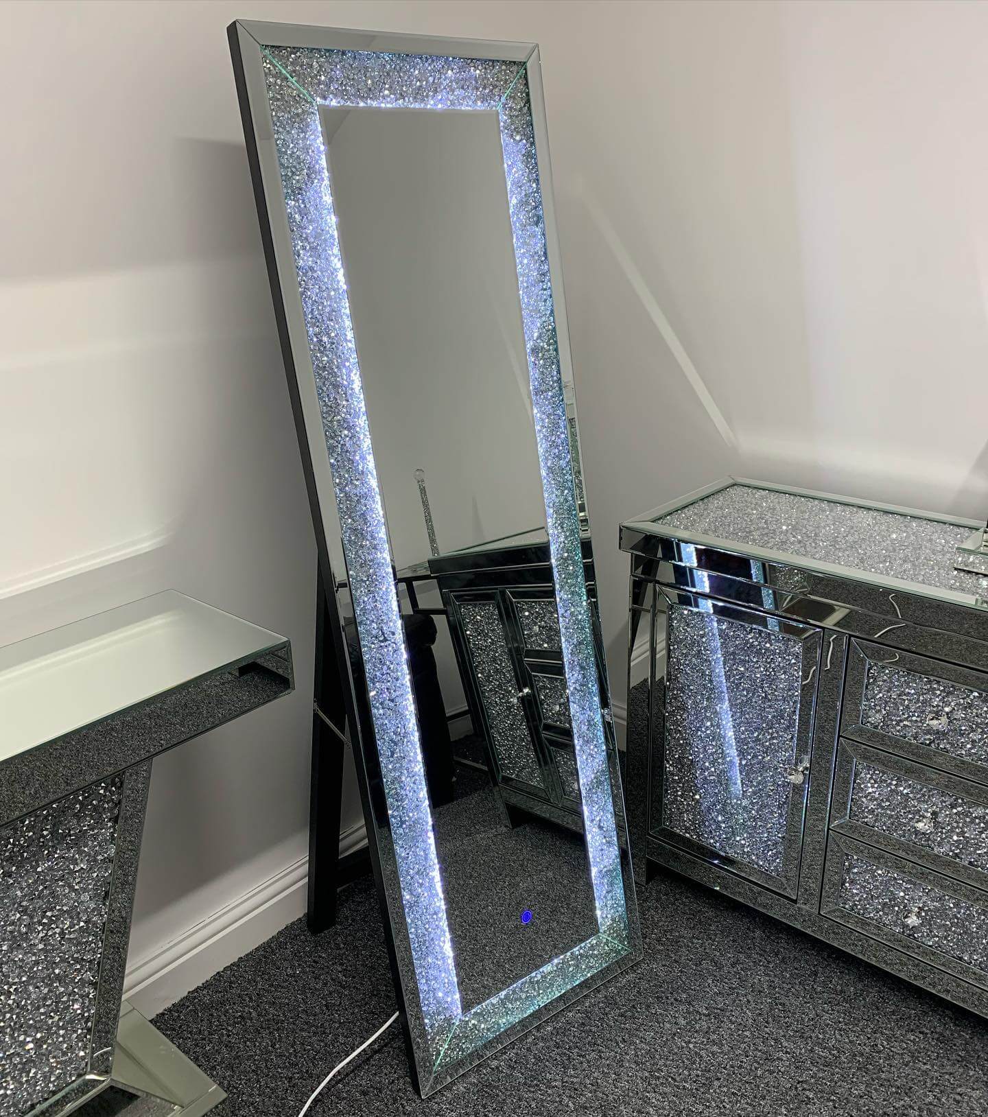 Full-Length Mirror With Integrated LED Lights Adds Glamour