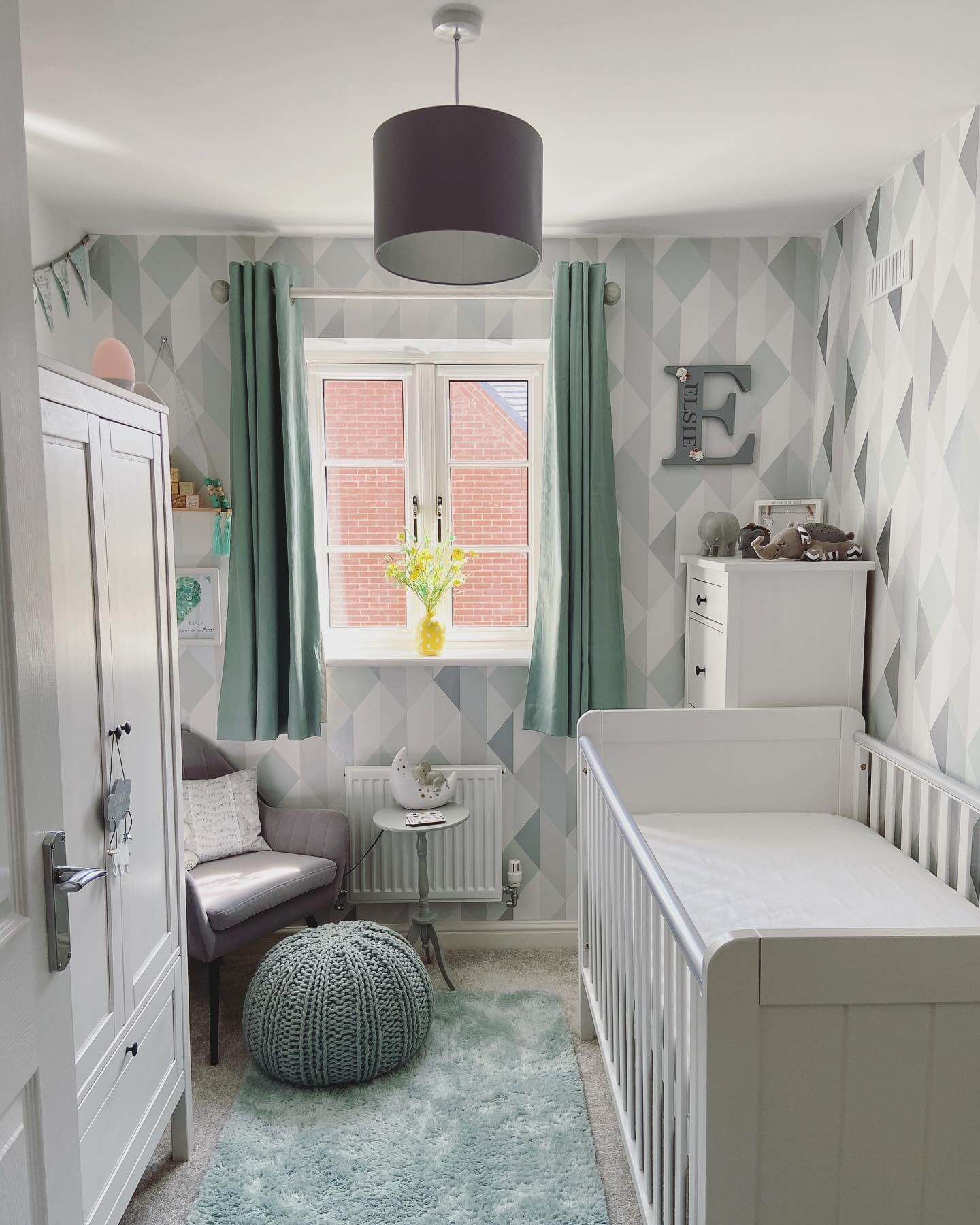 Choose Geometric Wallpaper for a Modern, Playful Backdrop