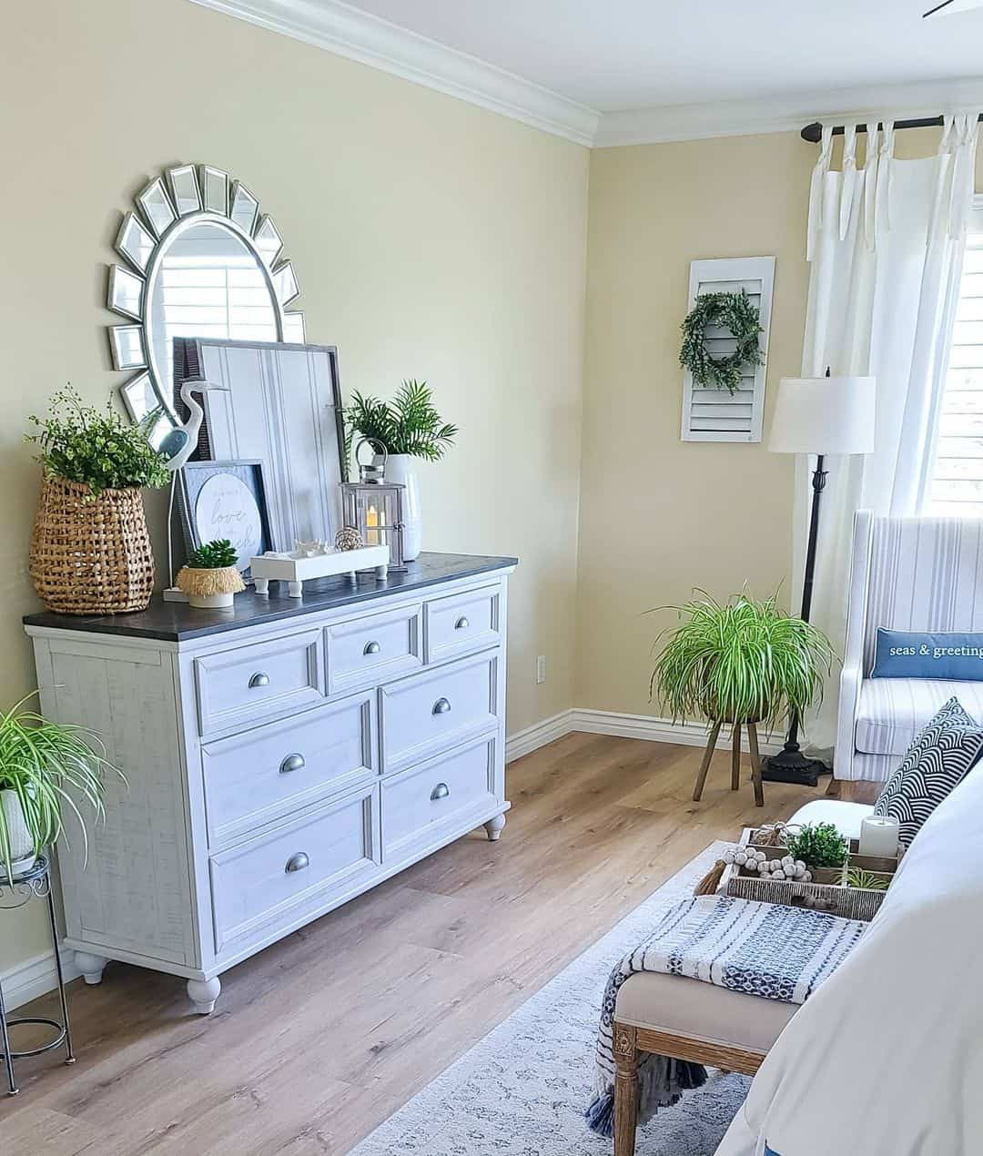 Sunburst Mirror Reflects Light and Adds Glamour
