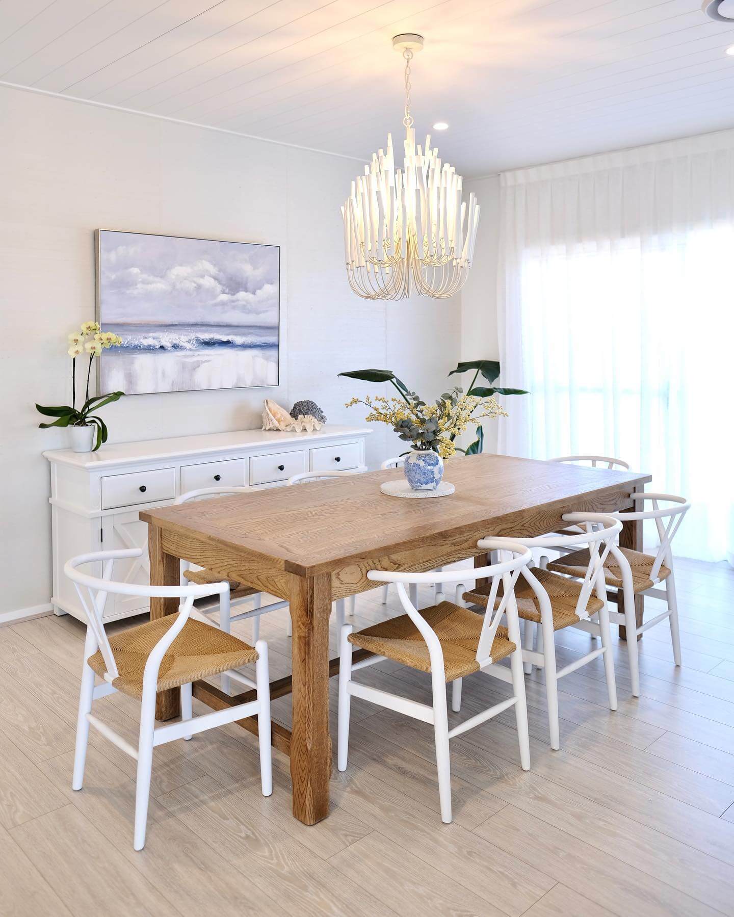 Ocean Wave Artwork Sets a Serene Backdrop