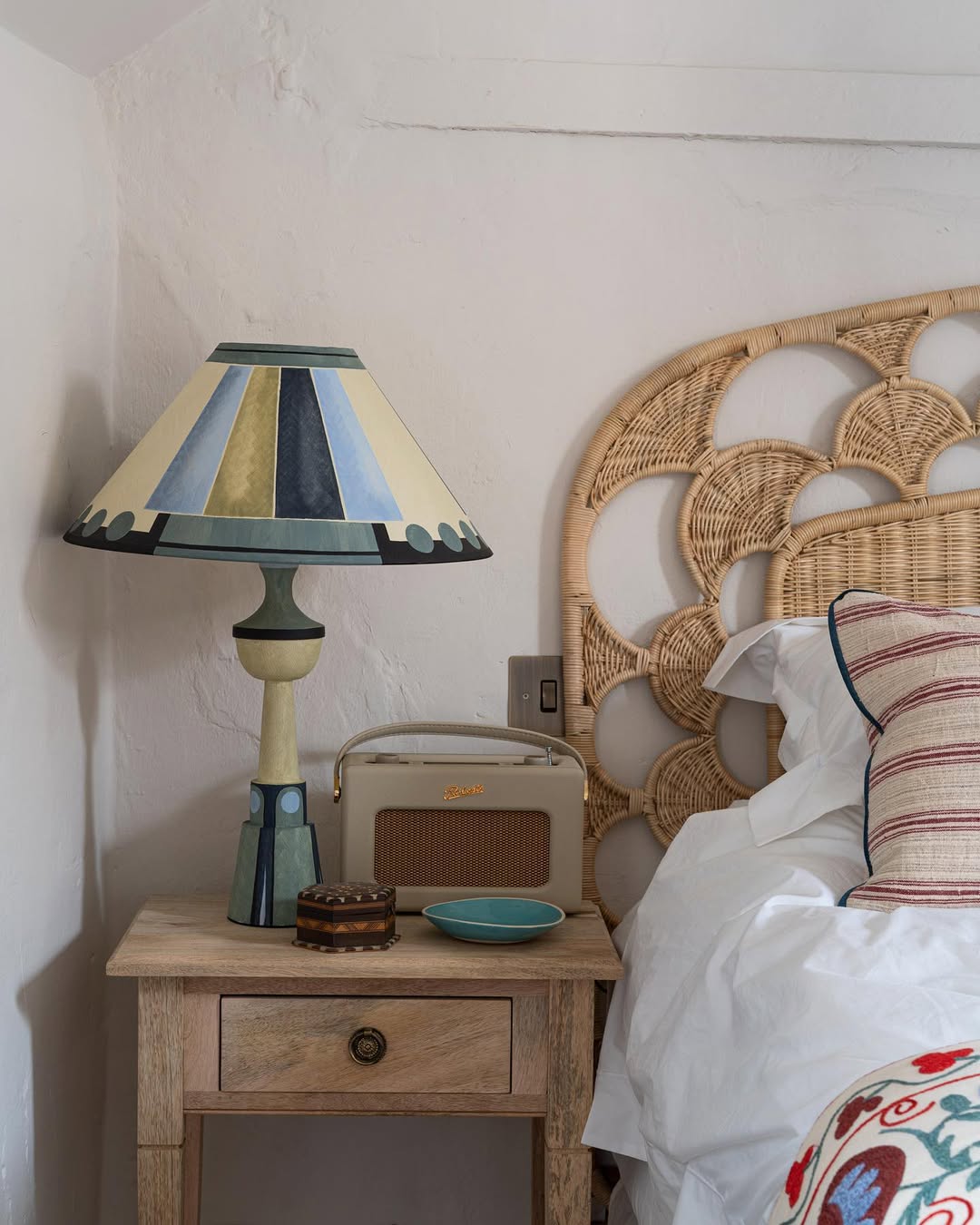 Retro Radio and Patterned Lampshade for Vintage Charm
