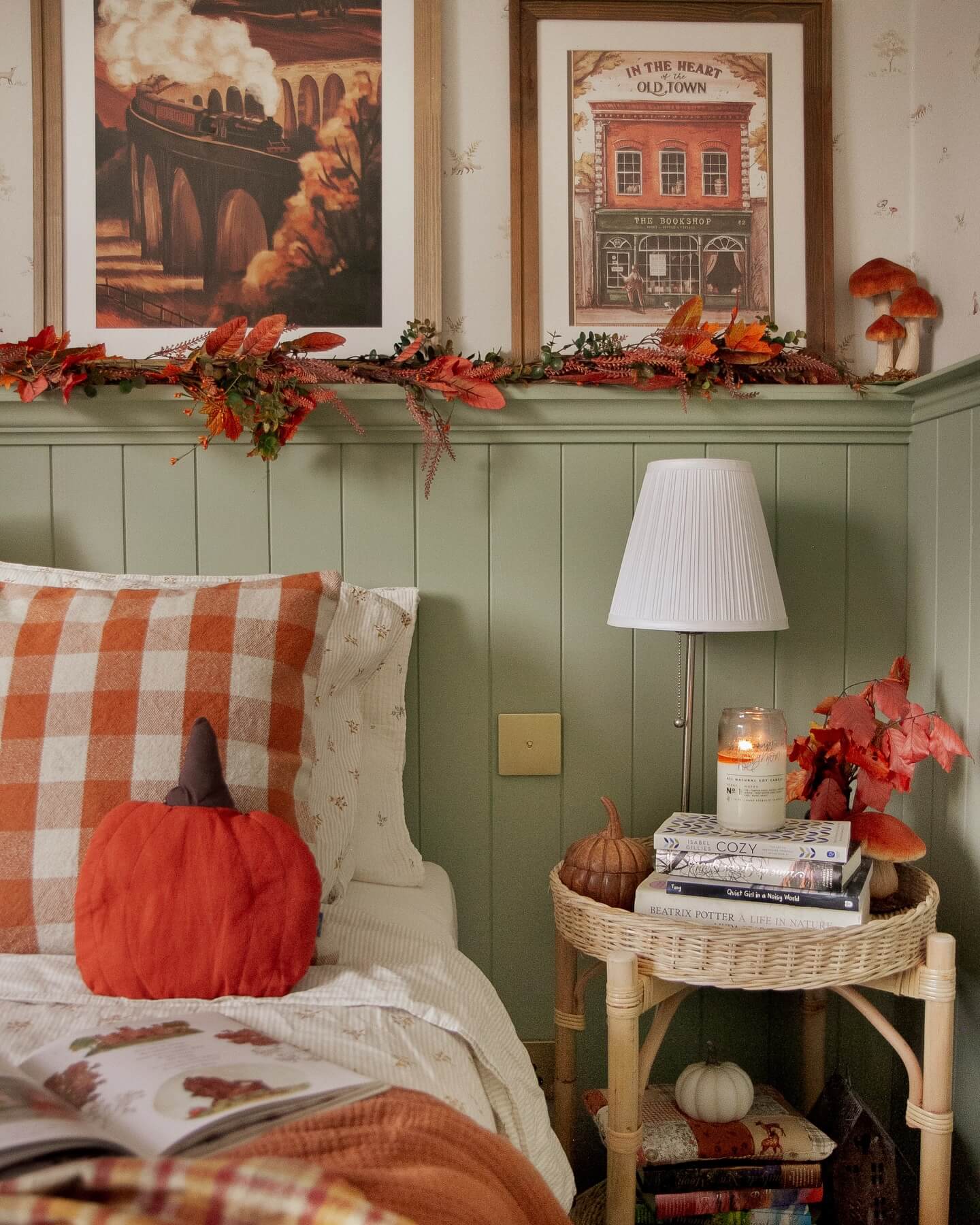 Autumnal Garland Adds Seasonal Cheer Above the Bed