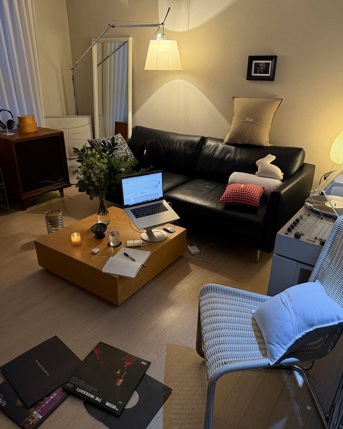 Wooden Coffee Table Creates a Cozy Work and Relaxation Hub