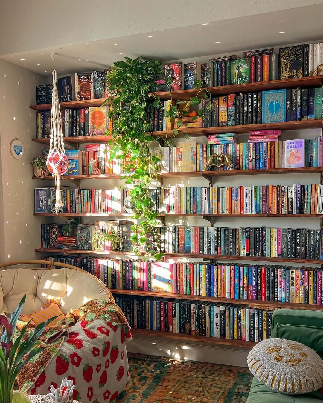 Greenery Softening Wooden Bookshelf Edges