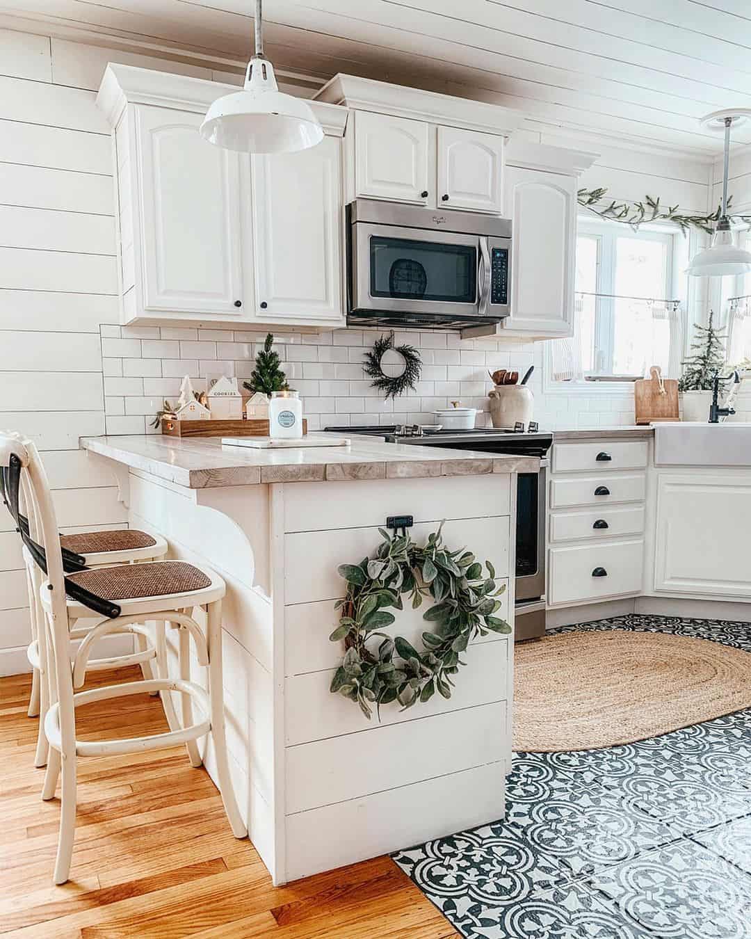 Greenery Wreath Adds Seasonal Texture to Island