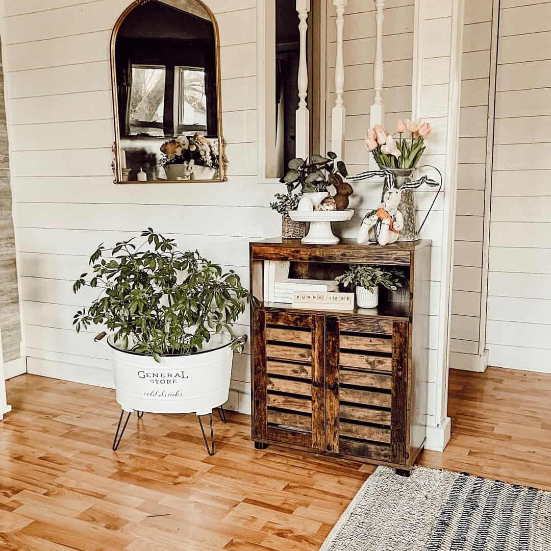 Farmhouse Plant Stand With a Galvanized Tub
