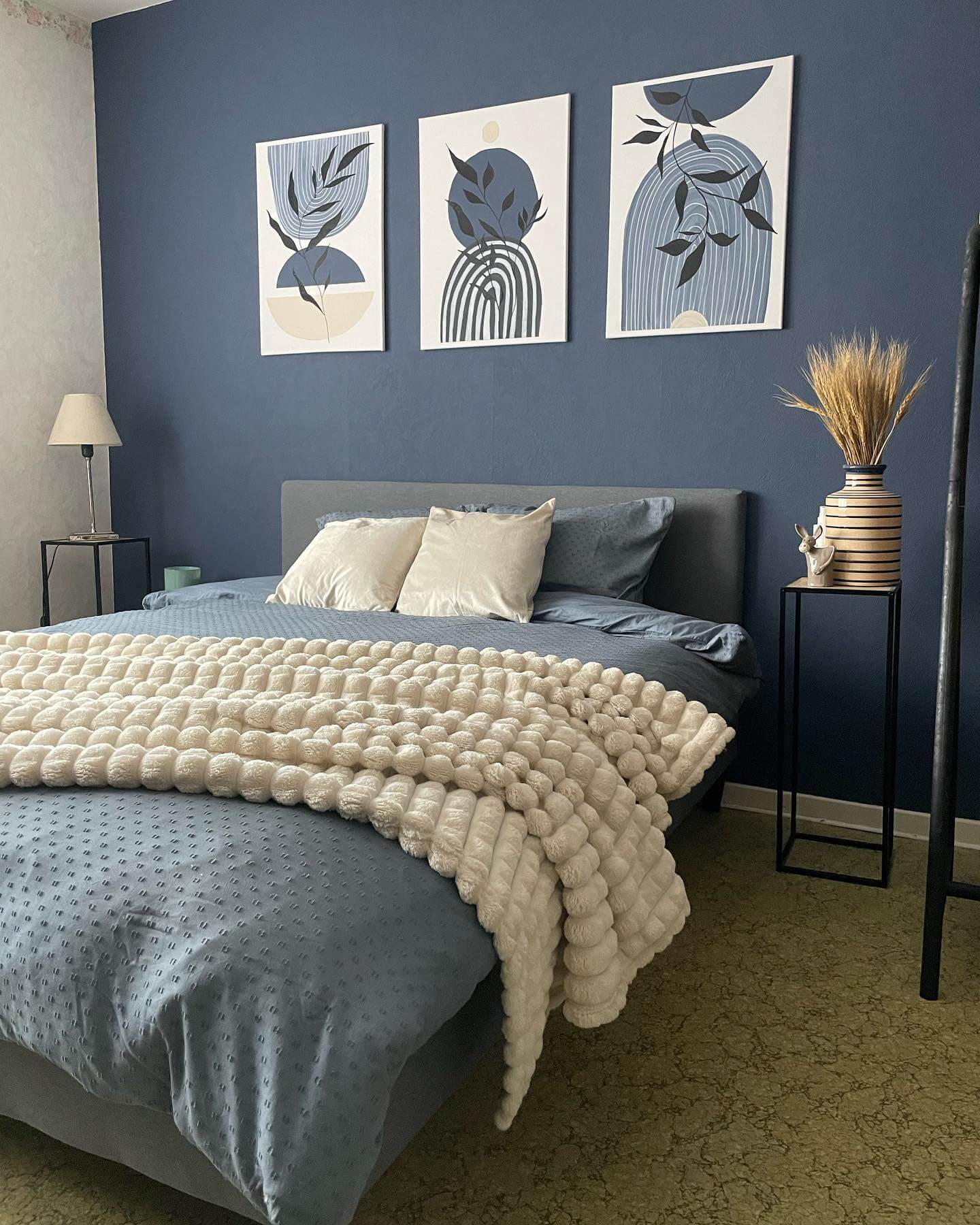 Abstract Botanical Art Adds a Soothing Visual Layer