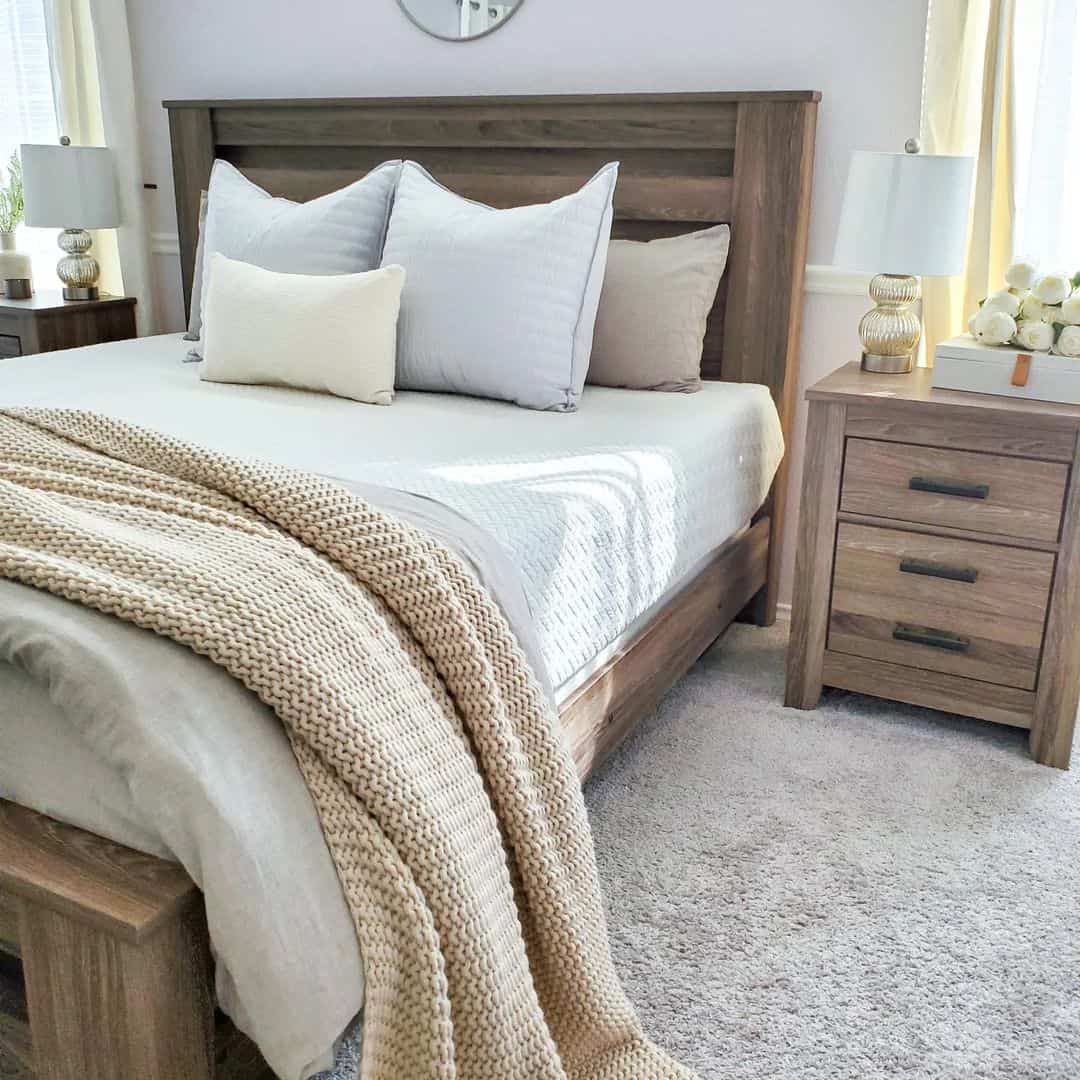 Chunky Knit Throw Adds Cozy Texture to Neutral Bedding