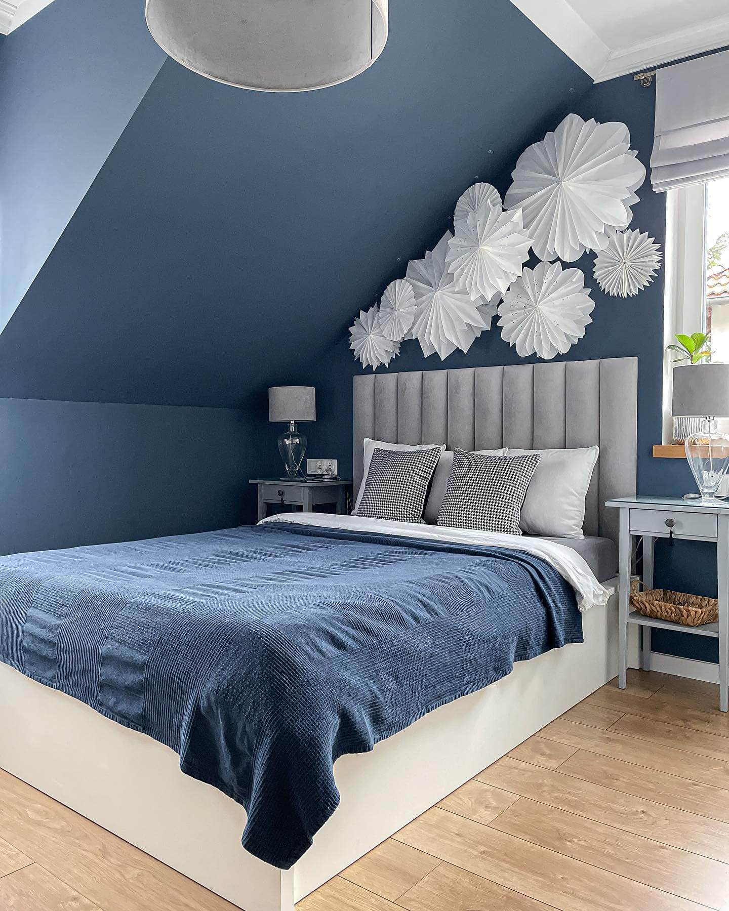 White Paper Fans Add Soft, Sculptural Texture