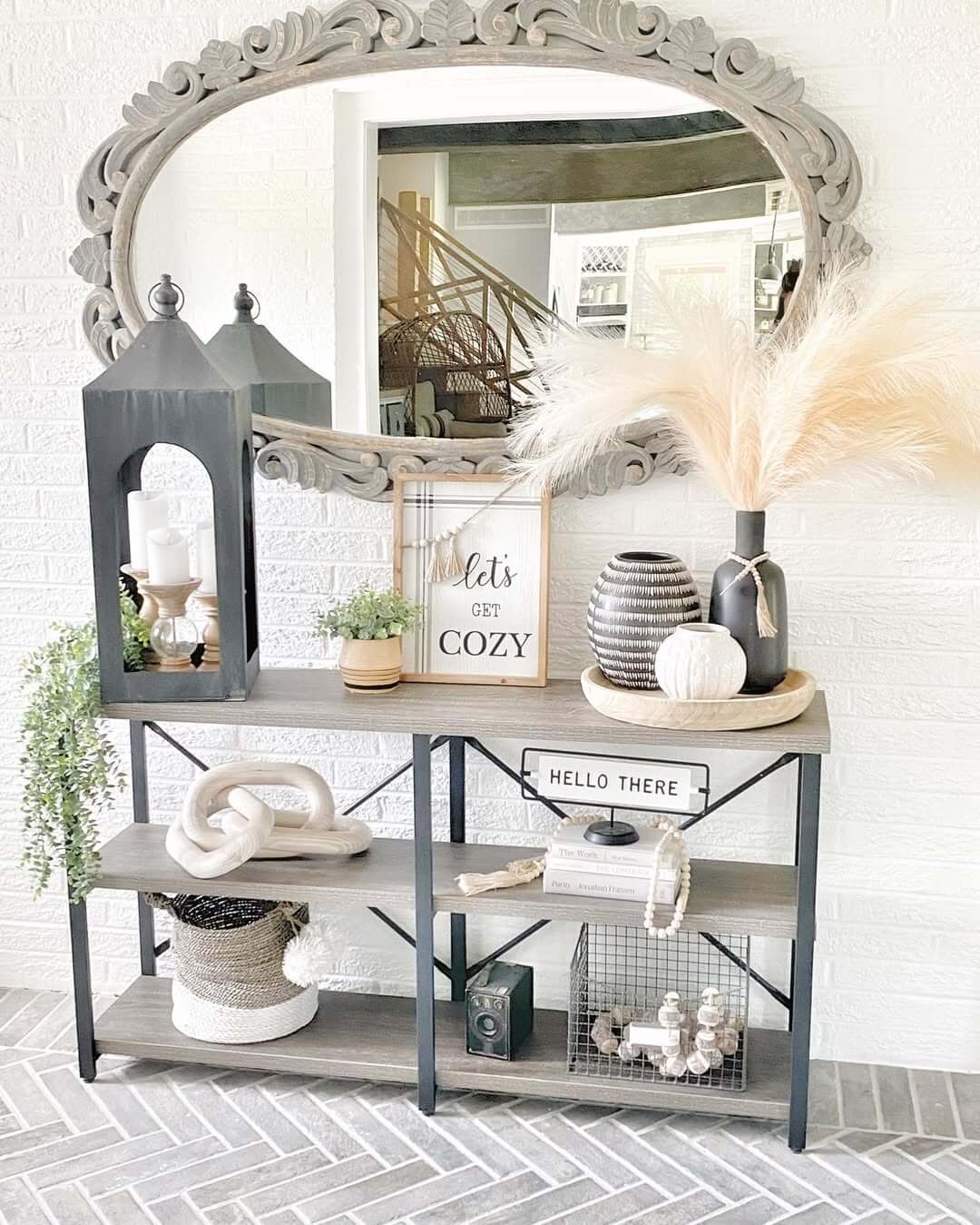 Oversized Chain Link Decor Adds Sculptural Interest