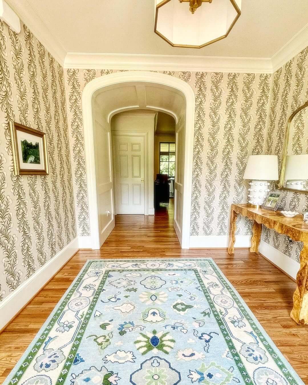 Delicate Leaf Pattern for a Light and Airy Entry