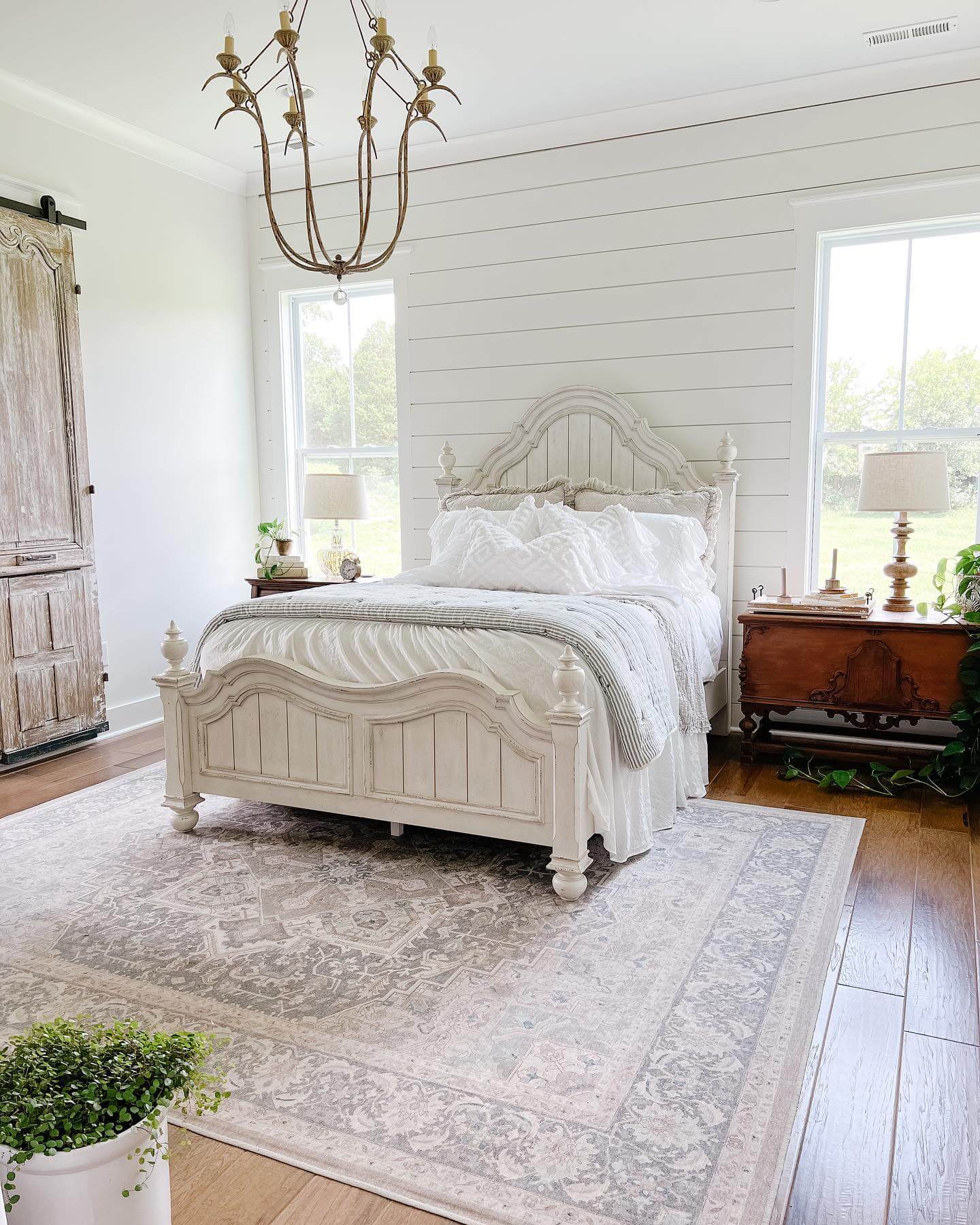 Ornate Spindle Bed Frame in Creamy White
