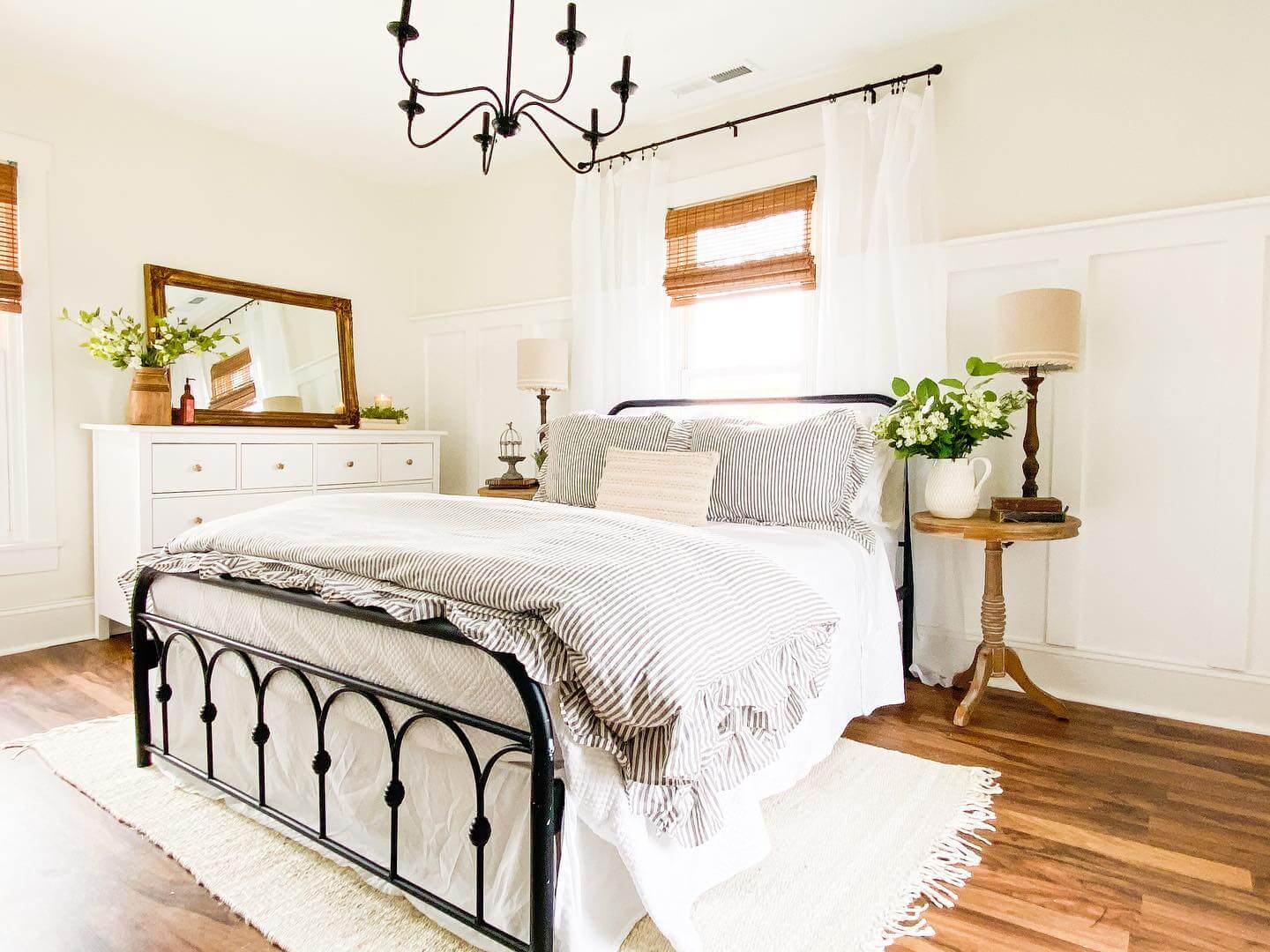 Black Metal Bed Frame with Arched Spindles
