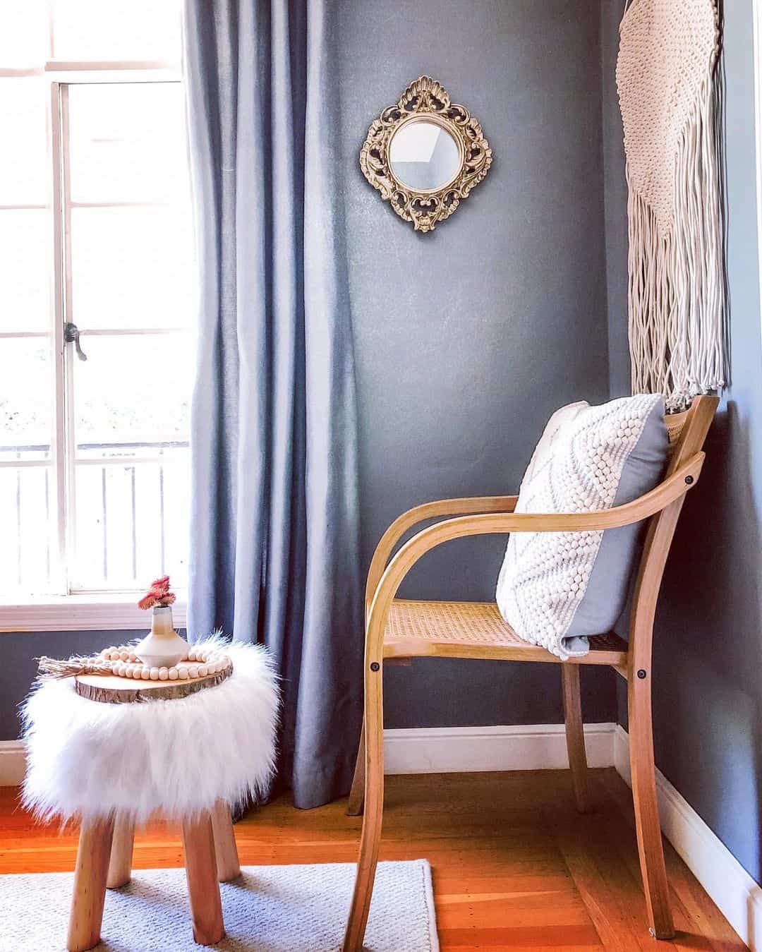 Ornate Gold Mirror Adds Vintage Charm to a Modern Wall
