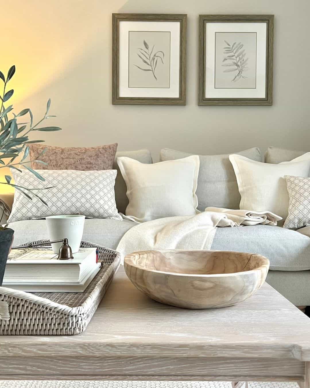 Light Wood Bowl Adds Organic Texture to Your Coffee Table