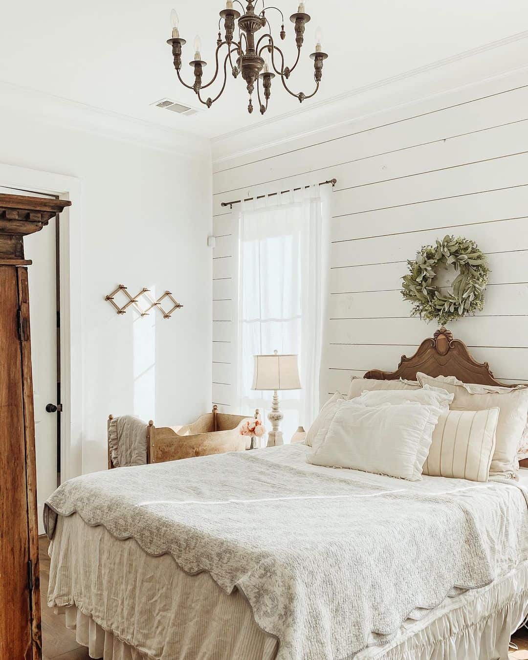 Expandable Wooden Rack for Small Treasures