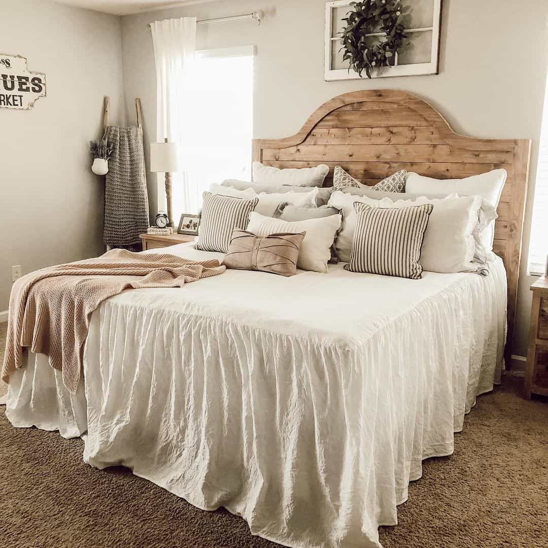 Arched Wooden Headboard for a Cozy Centerpiece