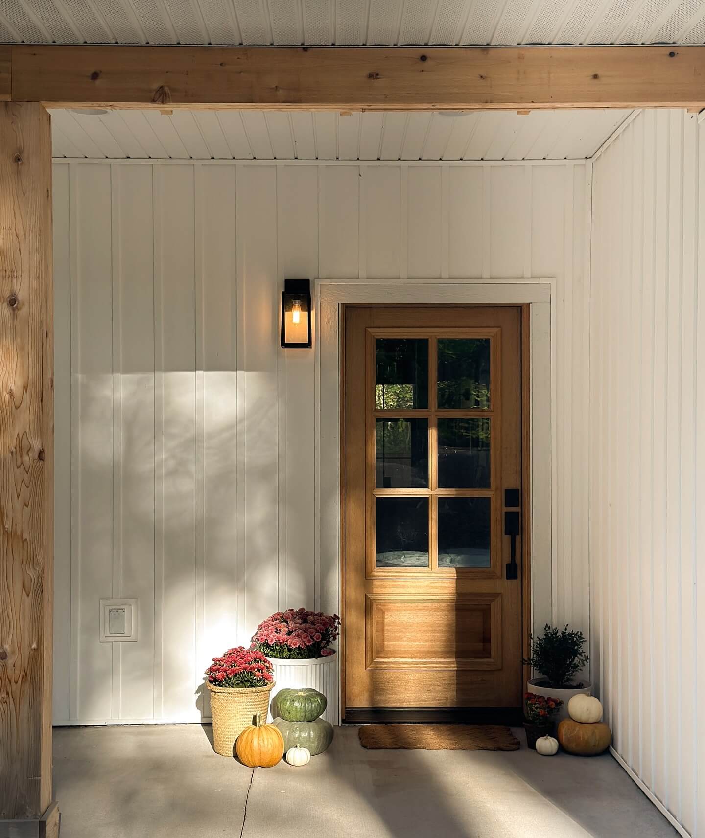 Varying Pumpkin Shapes and Sizes Create a Charming Entryway