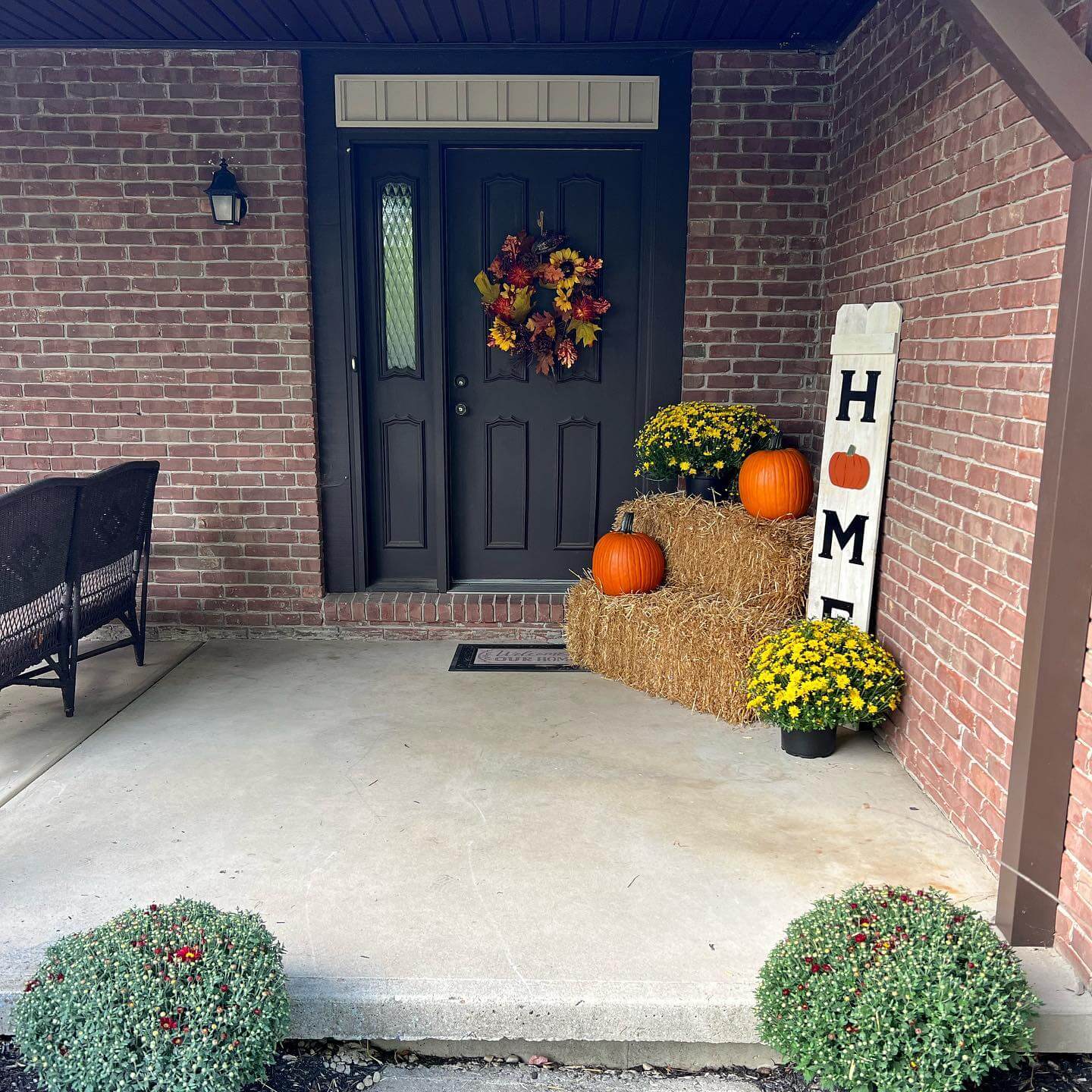 Vertical 'HOME' Sign With Pumpkin Replaces the 'O