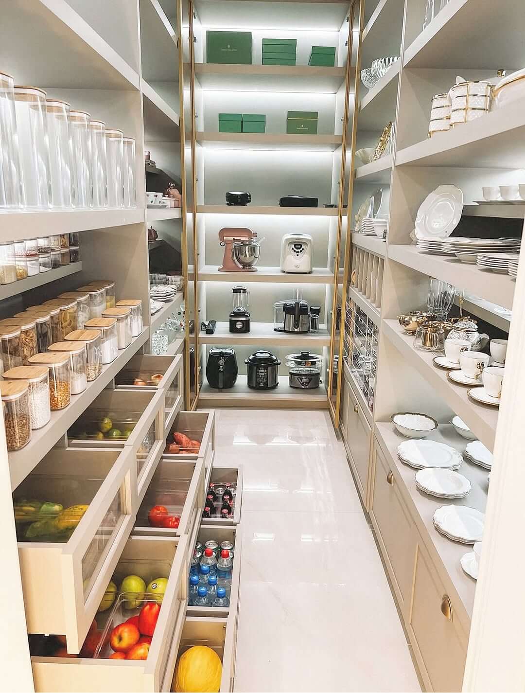 Glass-Fronted Drawers Make Produce Visible and Accessible