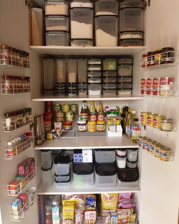 Tiered Shelving for Compact Spice Jar Arrangements