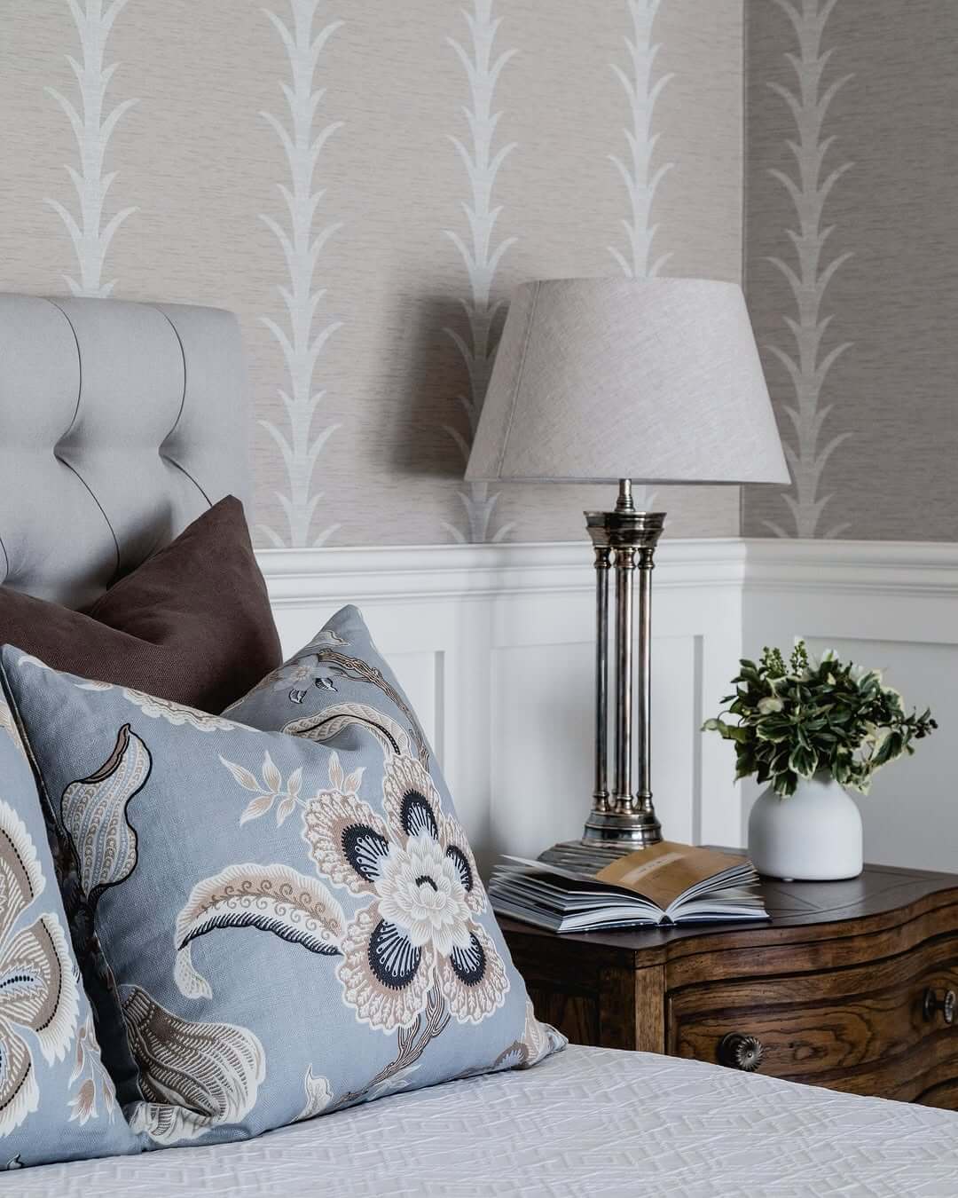 Subtle Leaf Pattern Wallpaper Adds Gentle Texture