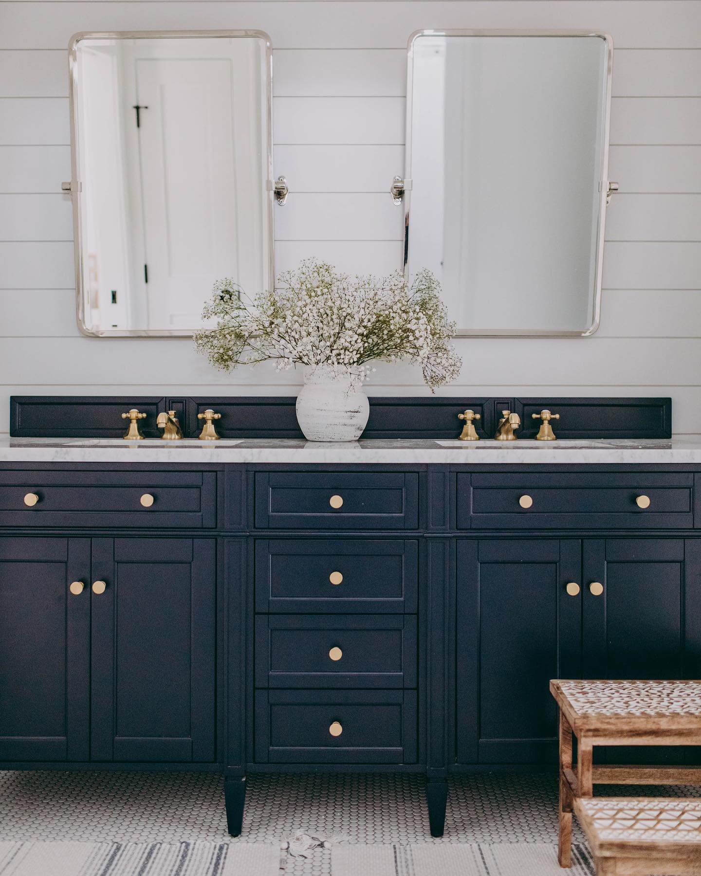 Round Gold Knobs Add a Subtle Shine to Dark Navy Cabinetry