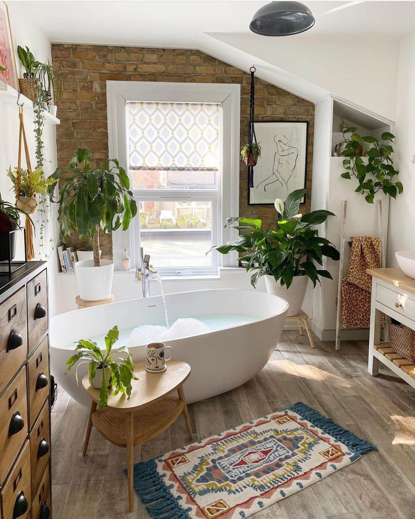 Boho-Patterned Rug Adds Warmth to a Neutral Space
