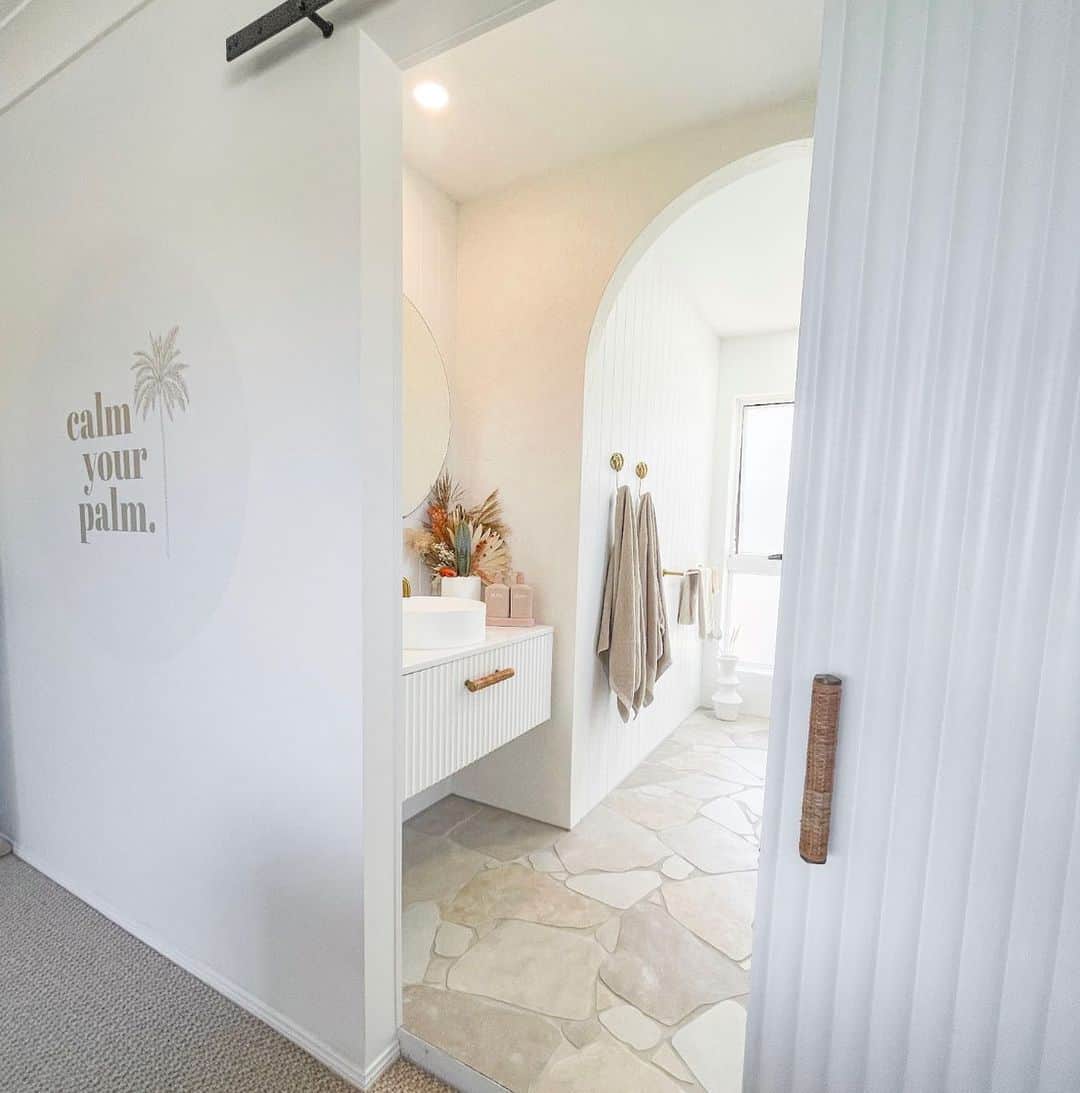 Textured Wallpaper Adds a Subtle Coastal Vibe to the Entryway
